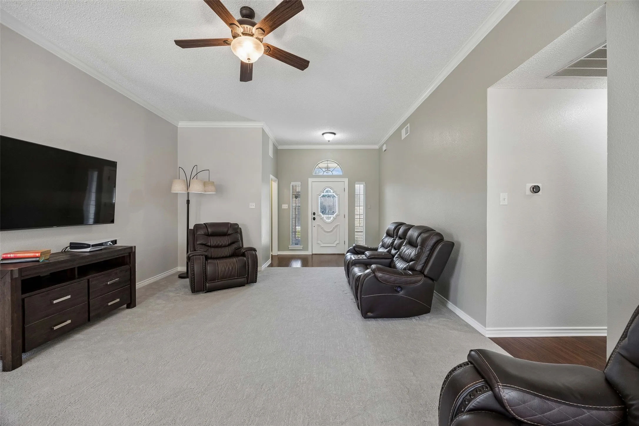 Single Family Residence For Sale in Tarrant County , 340 Austin Street, Keller, Texas 76248, 5 Bedroom, 2 Bathroom, 1 Garage spaces, 1,555 Sqft, built in 1992, mls#21363088, Real Estate Agent in Keller, Homes For Sale in Tarrant county, Homes For Sale in Keller, Realtor in Keller Texas, Real Estate Brokerage Independent Realty Texas, Luminita Cordes Realtor