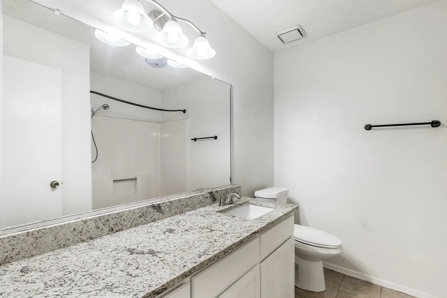 Duplex For Rent in Tarrant County , 6603 Central Avenue, North Richland Hills, Texas 76182, 2 Bedroom, 2 Bathroom, Garage spaces, 1,077 Sqft, built in 1984, mls#21363294, Real Estate Agent in North Richland Hills, Homes For Rent in Tarrant county, Homes For Rent in North Richland Hills, Realtor in North Richland Hills Texas, Real Estate Brokerage Independent Realty Texas, Luminita Cordes Realtor