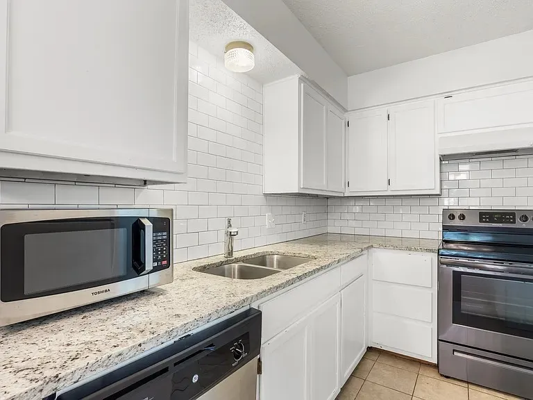 Duplex For Rent in Tarrant County , 6603 Central Avenue, North Richland Hills, Texas 76182, 2 Bedroom, 2 Bathroom, Garage spaces, 1,077 Sqft, built in 1984, mls#21363294, Real Estate Agent in North Richland Hills, Homes For Rent in Tarrant county, Homes For Rent in North Richland Hills, Realtor in North Richland Hills Texas, Real Estate Brokerage Independent Realty Texas, Luminita Cordes Realtor