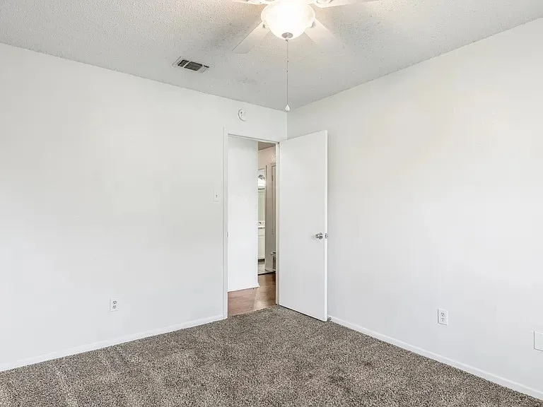 Duplex For Rent in Tarrant County , 6603 Central Avenue, North Richland Hills, Texas 76182, 2 Bedroom, 2 Bathroom, Garage spaces, 1,077 Sqft, built in 1984, mls#21363294, Real Estate Agent in North Richland Hills, Homes For Rent in Tarrant county, Homes For Rent in North Richland Hills, Realtor in North Richland Hills Texas, Real Estate Brokerage Independent Realty Texas, Luminita Cordes Realtor
