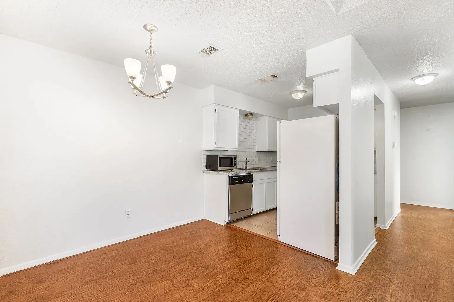 Duplex For Rent in Tarrant County , 6603 Central Avenue, North Richland Hills, Texas 76182, 2 Bedroom, 2 Bathroom, Garage spaces, 1,077 Sqft, built in 1984, mls#21363294, Real Estate Agent in North Richland Hills, Homes For Rent in Tarrant county, Homes For Rent in North Richland Hills, Realtor in North Richland Hills Texas, Real Estate Brokerage Independent Realty Texas, Luminita Cordes Realtor