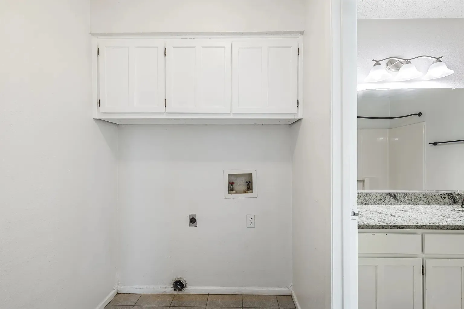 Duplex For Rent in Tarrant County , 6603 Central Avenue, North Richland Hills, Texas 76182, 2 Bedroom, 2 Bathroom, Garage spaces, 1,077 Sqft, built in 1984, mls#21363294, Real Estate Agent in North Richland Hills, Homes For Rent in Tarrant county, Homes For Rent in North Richland Hills, Realtor in North Richland Hills Texas, Real Estate Brokerage Independent Realty Texas, Luminita Cordes Realtor