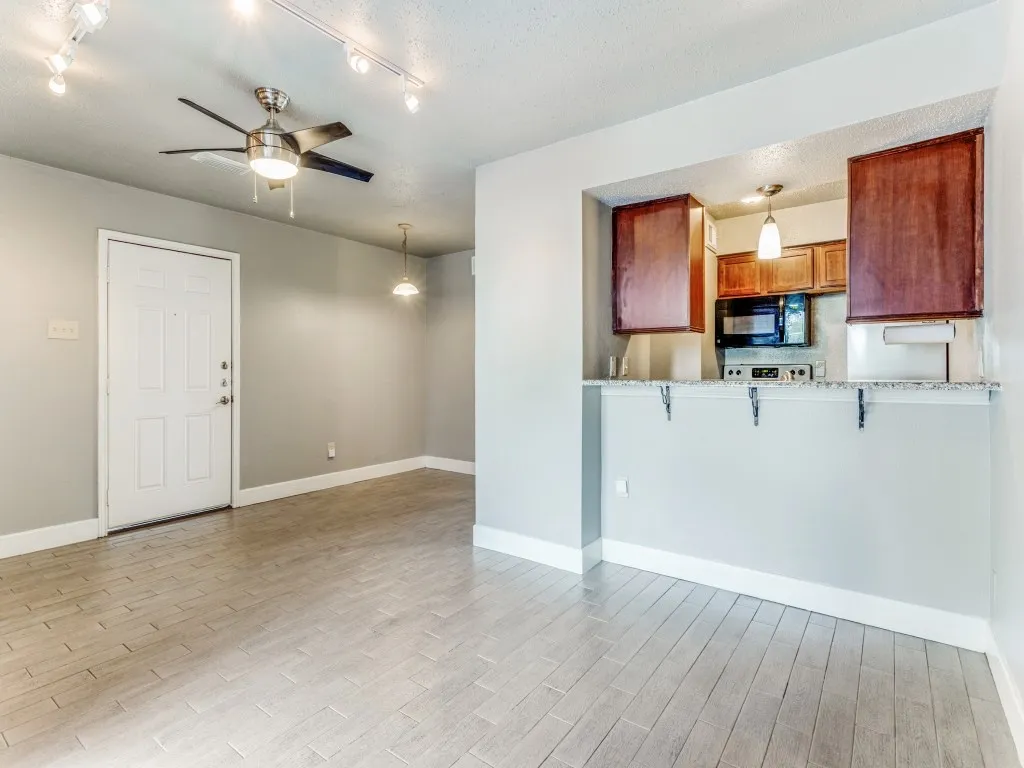 Condominium For Rent in Dallas County , 1503 N Garrett Avenue 111, Dallas, Texas 75206, 1 Bedroom, 1 Bathroom, Garage spaces, 586 Sqft, built in 1982, mls#21363298, Real Estate Agent in Dallas, Homes For Rent in Dallas county, Homes For Rent in Dallas, Realtor in Dallas Texas, Real Estate Brokerage Independent Realty Texas, Luminita Cordes Realtor