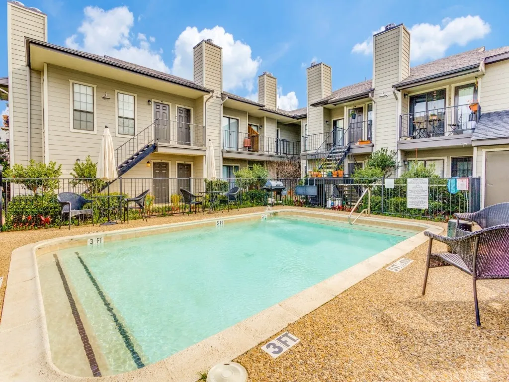 Condominium For Rent in Dallas County , 1503 N Garrett Avenue 111, Dallas, Texas 75206, 1 Bedroom, 1 Bathroom, Garage spaces, 586 Sqft, built in 1982, mls#21363298, Real Estate Agent in Dallas, Homes For Rent in Dallas county, Homes For Rent in Dallas, Realtor in Dallas Texas, Real Estate Brokerage Independent Realty Texas, Luminita Cordes Realtor