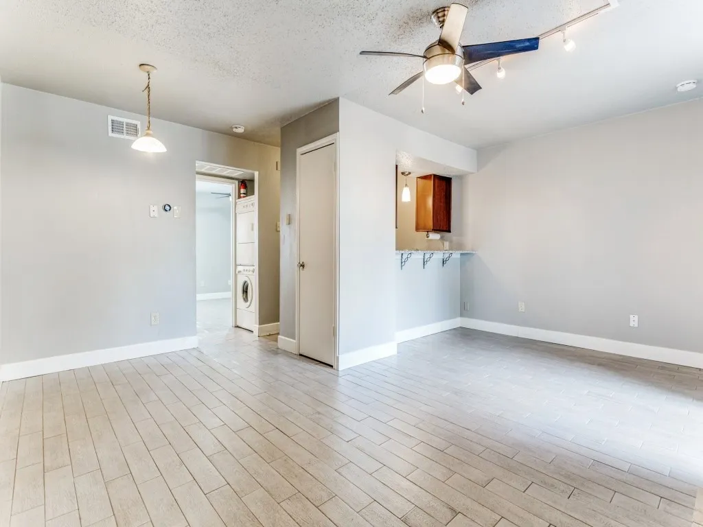 Condominium For Rent in Dallas County , 1503 N Garrett Avenue 111, Dallas, Texas 75206, 1 Bedroom, 1 Bathroom, Garage spaces, 586 Sqft, built in 1982, mls#21363298, Real Estate Agent in Dallas, Homes For Rent in Dallas county, Homes For Rent in Dallas, Realtor in Dallas Texas, Real Estate Brokerage Independent Realty Texas, Luminita Cordes Realtor