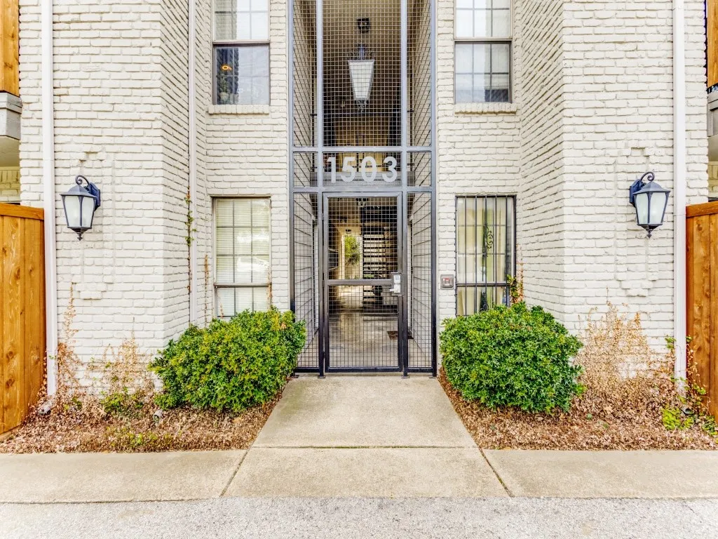 Condominium For Rent in Dallas County , 1503 N Garrett Avenue 111, Dallas, Texas 75206, 1 Bedroom, 1 Bathroom, Garage spaces, 586 Sqft, built in 1982, mls#21363298, Real Estate Agent in Dallas, Homes For Rent in Dallas county, Homes For Rent in Dallas, Realtor in Dallas Texas, Real Estate Brokerage Independent Realty Texas, Luminita Cordes Realtor