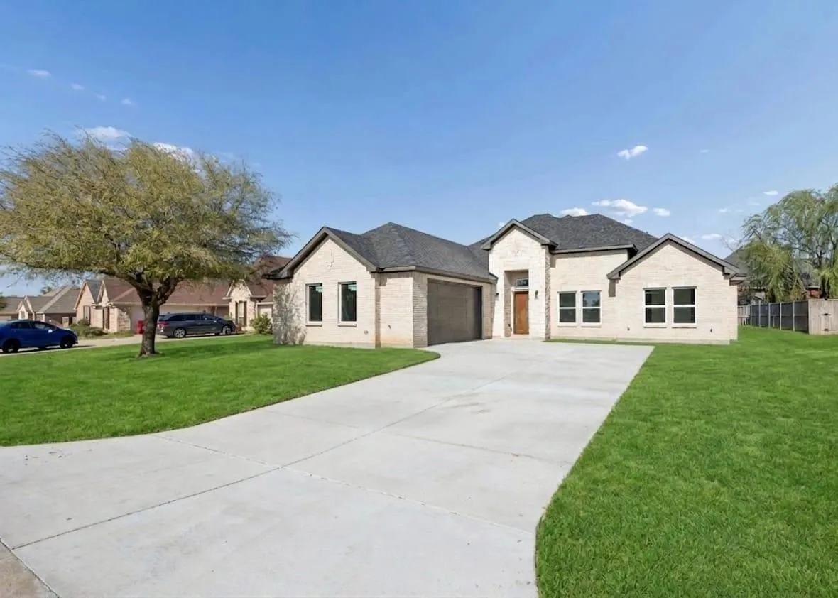 Single Family Residence For Sale in Grayson County , 527 Roberts Run, Sherman, Texas 75092, 4 Bedroom, 3 Bathroom, 2 Garage spaces, 2,378 Sqft, built in 2026, mls#21362395, Real Estate Agent in Sherman, Homes For Sale in Grayson county, Homes For Sale in Sherman, Realtor in Sherman Texas, Real Estate Brokerage Independent Realty Texas, Luminita Cordes Realtor
