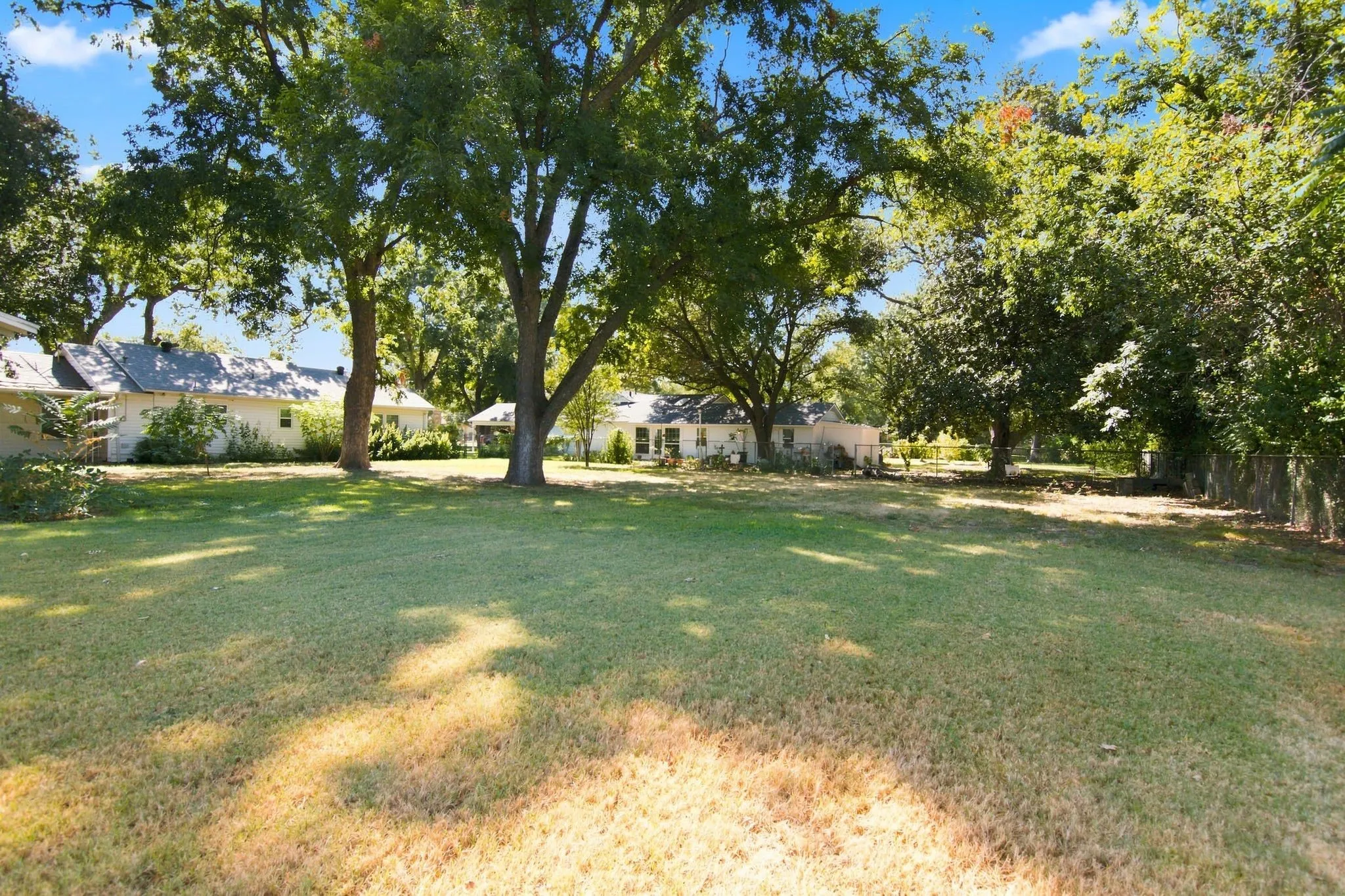 Single Family Residence For Rent in Tarrant County , 603 Merritt Street, River Oaks, Texas 76114, 2 Bedroom, 1 Bathroom, 1 Garage spaces, 1,167 Sqft, built in 1943, mls#21363312, Real Estate Agent in River Oaks, Homes For Rent in Tarrant county, Homes For Rent in River Oaks, Realtor in River Oaks Texas, Real Estate Brokerage Independent Realty Texas, Luminita Cordes Realtor