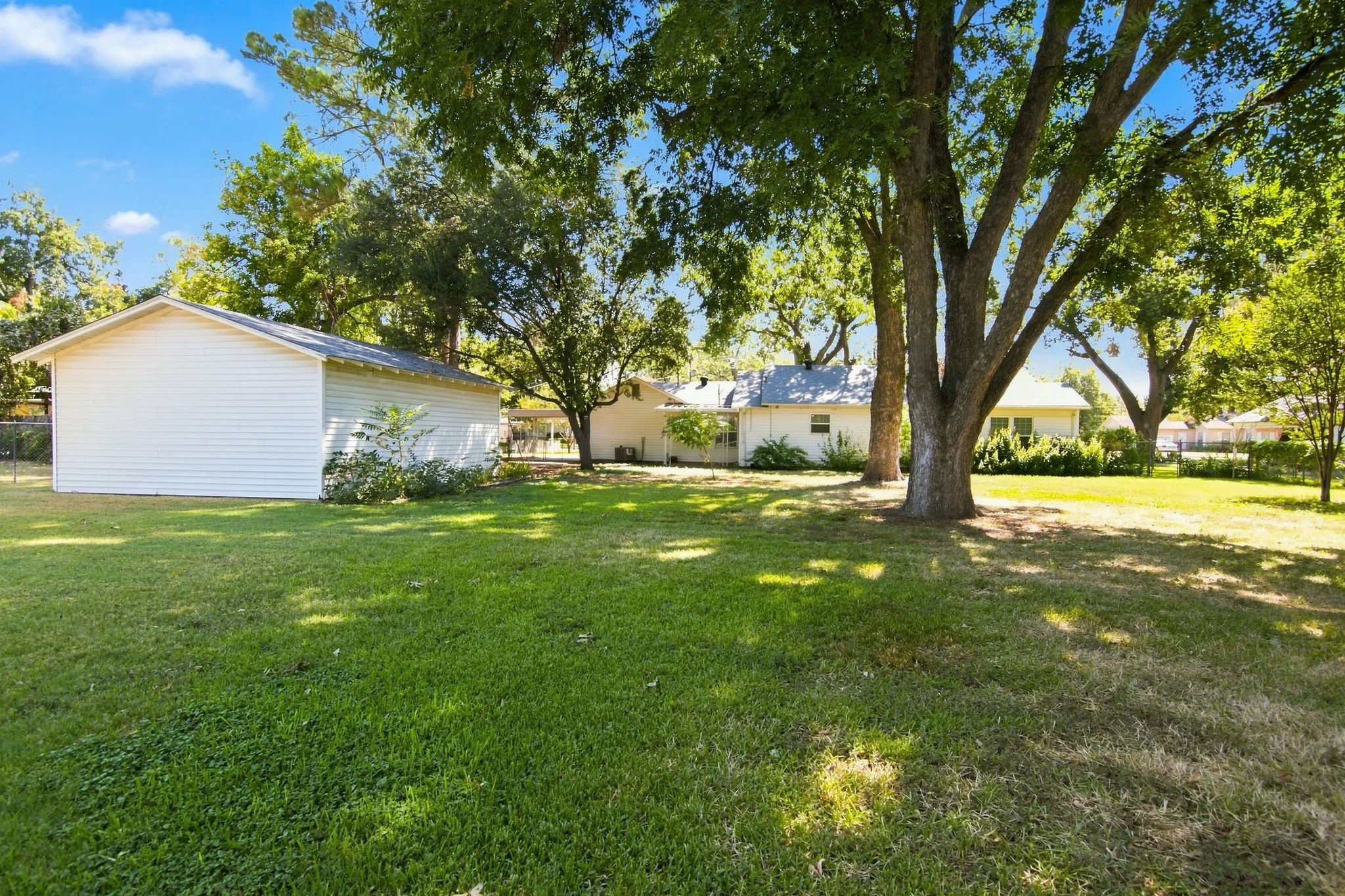 Single Family Residence For Rent in Tarrant County , 603 Merritt Street, River Oaks, Texas 76114, 2 Bedroom, 1 Bathroom, 1 Garage spaces, 1,167 Sqft, built in 1943, mls#21363312, Real Estate Agent in River Oaks, Homes For Rent in Tarrant county, Homes For Rent in River Oaks, Realtor in River Oaks Texas, Real Estate Brokerage Independent Realty Texas, Luminita Cordes Realtor
