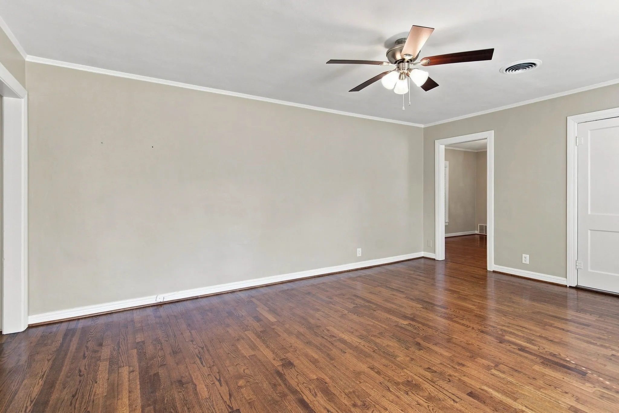 Single Family Residence For Rent in Tarrant County , 603 Merritt Street, River Oaks, Texas 76114, 2 Bedroom, 1 Bathroom, 1 Garage spaces, 1,167 Sqft, built in 1943, mls#21363312, Real Estate Agent in River Oaks, Homes For Rent in Tarrant county, Homes For Rent in River Oaks, Realtor in River Oaks Texas, Real Estate Brokerage Independent Realty Texas, Luminita Cordes Realtor