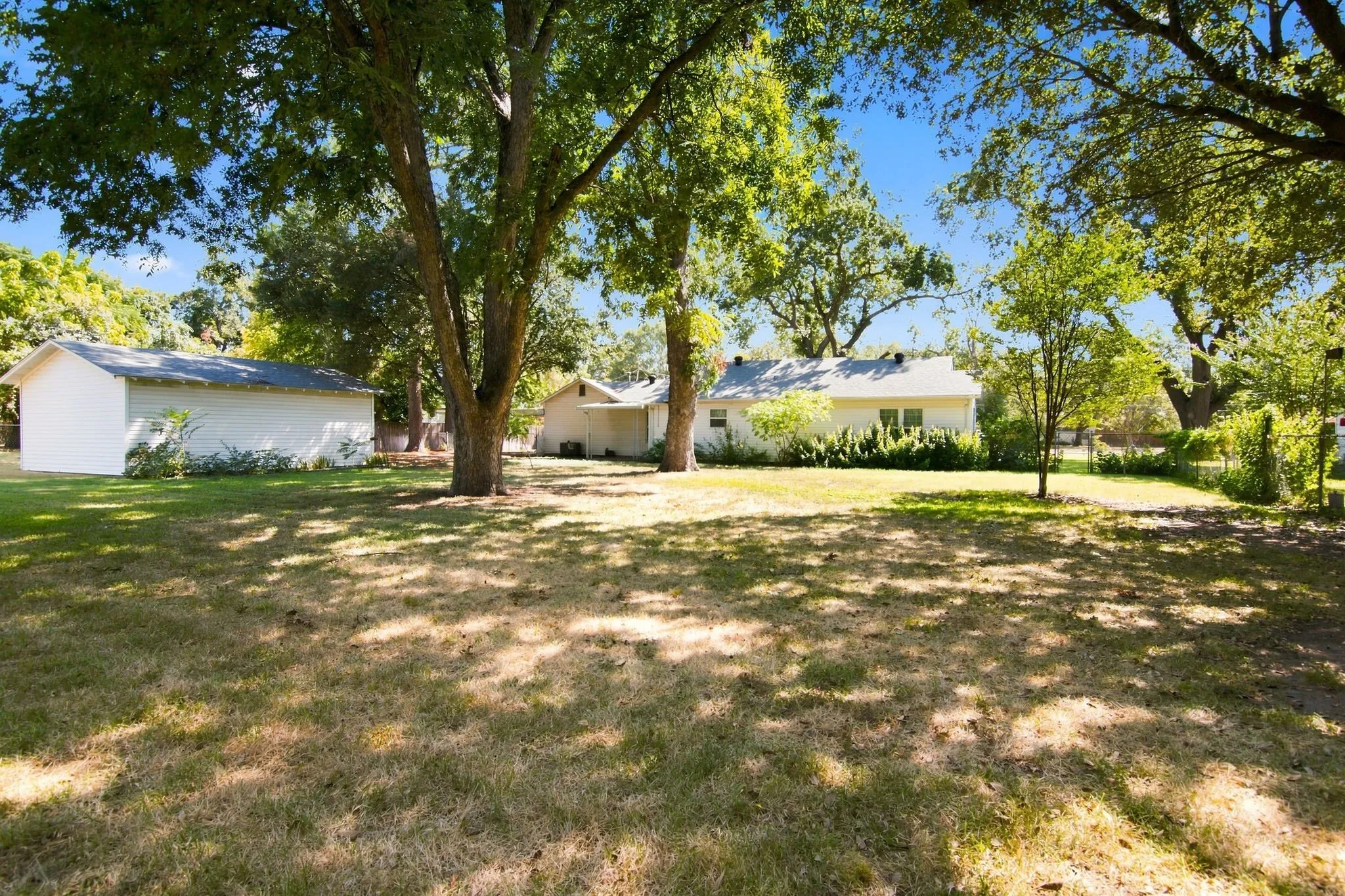 Single Family Residence For Rent in Tarrant County , 603 Merritt Street, River Oaks, Texas 76114, 2 Bedroom, 1 Bathroom, 1 Garage spaces, 1,167 Sqft, built in 1943, mls#21363312, Real Estate Agent in River Oaks, Homes For Rent in Tarrant county, Homes For Rent in River Oaks, Realtor in River Oaks Texas, Real Estate Brokerage Independent Realty Texas, Luminita Cordes Realtor