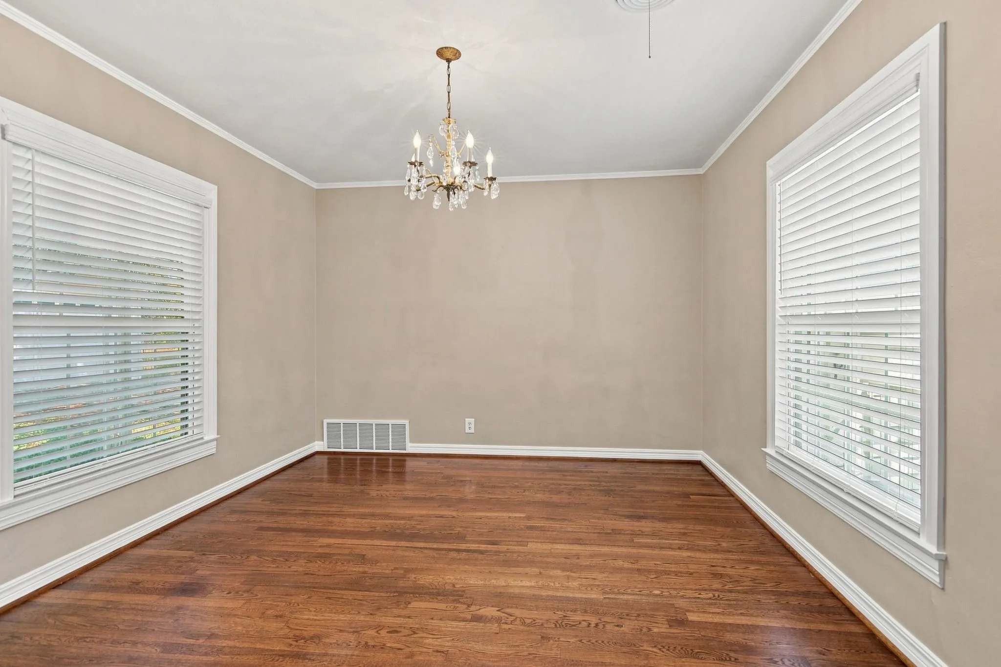 Single Family Residence For Rent in Tarrant County , 603 Merritt Street, River Oaks, Texas 76114, 2 Bedroom, 1 Bathroom, 1 Garage spaces, 1,167 Sqft, built in 1943, mls#21363312, Real Estate Agent in River Oaks, Homes For Rent in Tarrant county, Homes For Rent in River Oaks, Realtor in River Oaks Texas, Real Estate Brokerage Independent Realty Texas, Luminita Cordes Realtor