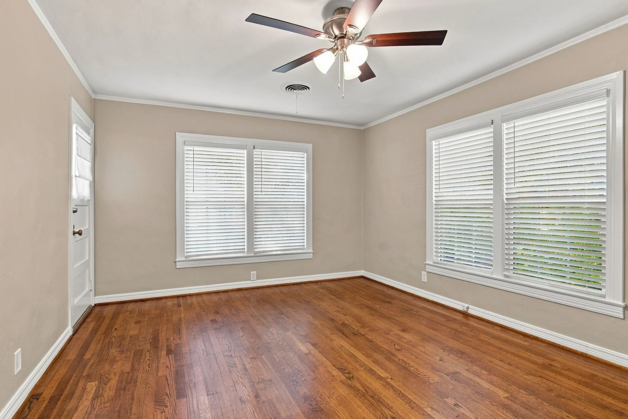 Single Family Residence For Rent in Tarrant County , 603 Merritt Street, River Oaks, Texas 76114, 2 Bedroom, 1 Bathroom, 1 Garage spaces, 1,167 Sqft, built in 1943, mls#21363312, Real Estate Agent in River Oaks, Homes For Rent in Tarrant county, Homes For Rent in River Oaks, Realtor in River Oaks Texas, Real Estate Brokerage Independent Realty Texas, Luminita Cordes Realtor