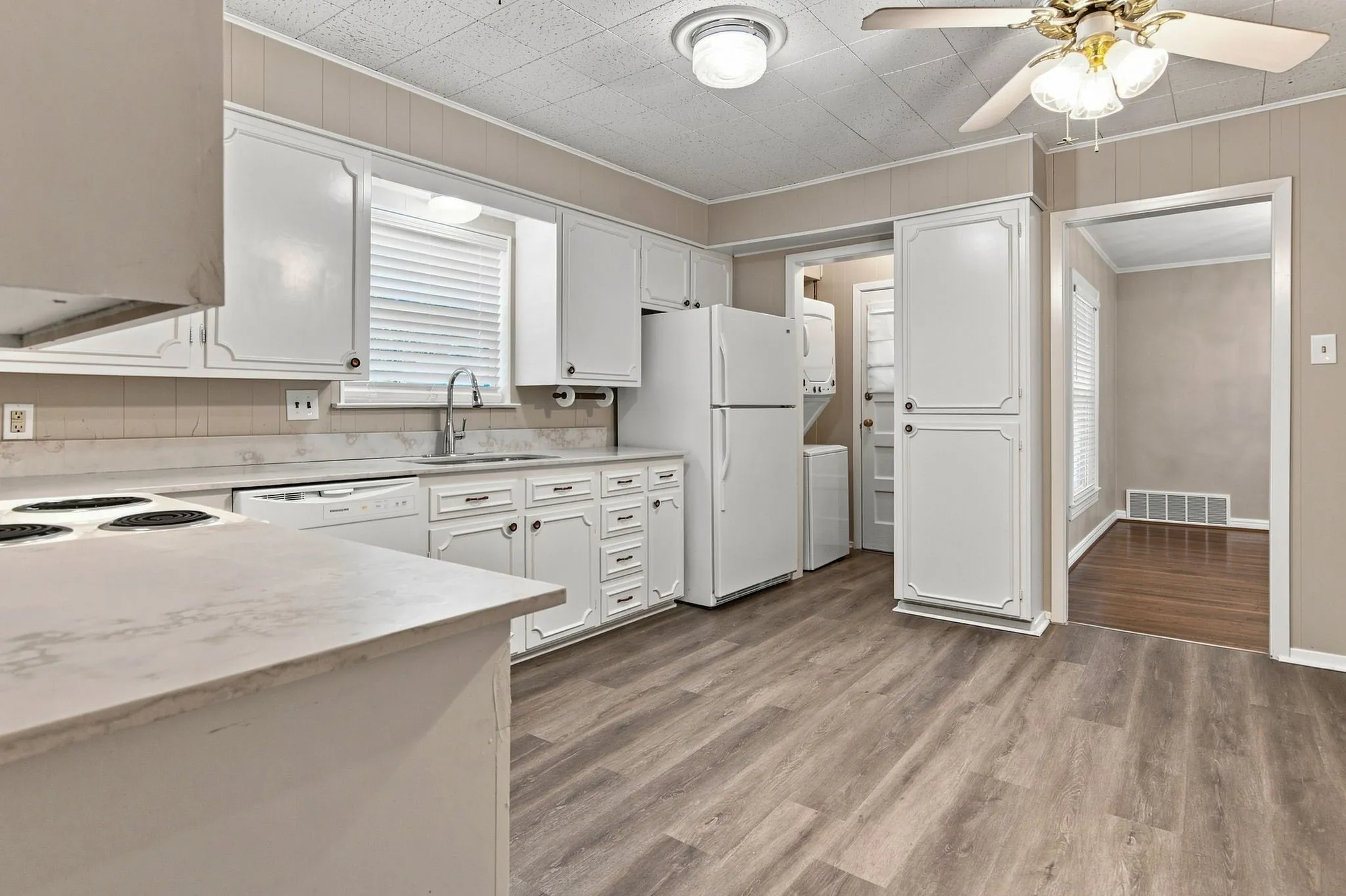 Single Family Residence For Rent in Tarrant County , 603 Merritt Street, River Oaks, Texas 76114, 2 Bedroom, 1 Bathroom, 1 Garage spaces, 1,167 Sqft, built in 1943, mls#21363312, Real Estate Agent in River Oaks, Homes For Rent in Tarrant county, Homes For Rent in River Oaks, Realtor in River Oaks Texas, Real Estate Brokerage Independent Realty Texas, Luminita Cordes Realtor