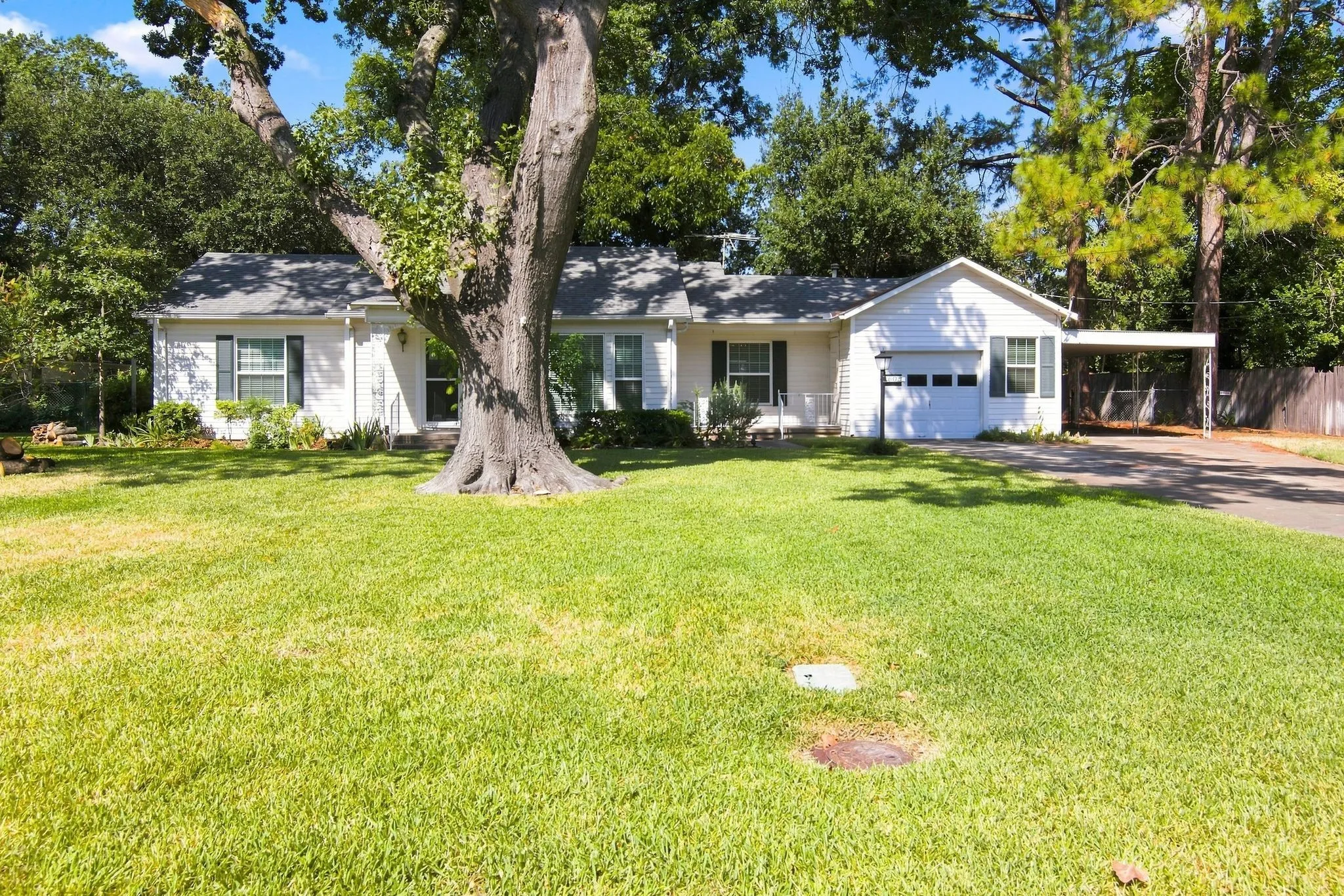 Single Family Residence For Rent in Tarrant County , 603 Merritt Street, River Oaks, Texas 76114, 2 Bedroom, 1 Bathroom, 1 Garage spaces, 1,167 Sqft, built in 1943, mls#21363312, Real Estate Agent in River Oaks, Homes For Rent in Tarrant county, Homes For Rent in River Oaks, Realtor in River Oaks Texas, Real Estate Brokerage Independent Realty Texas, Luminita Cordes Realtor