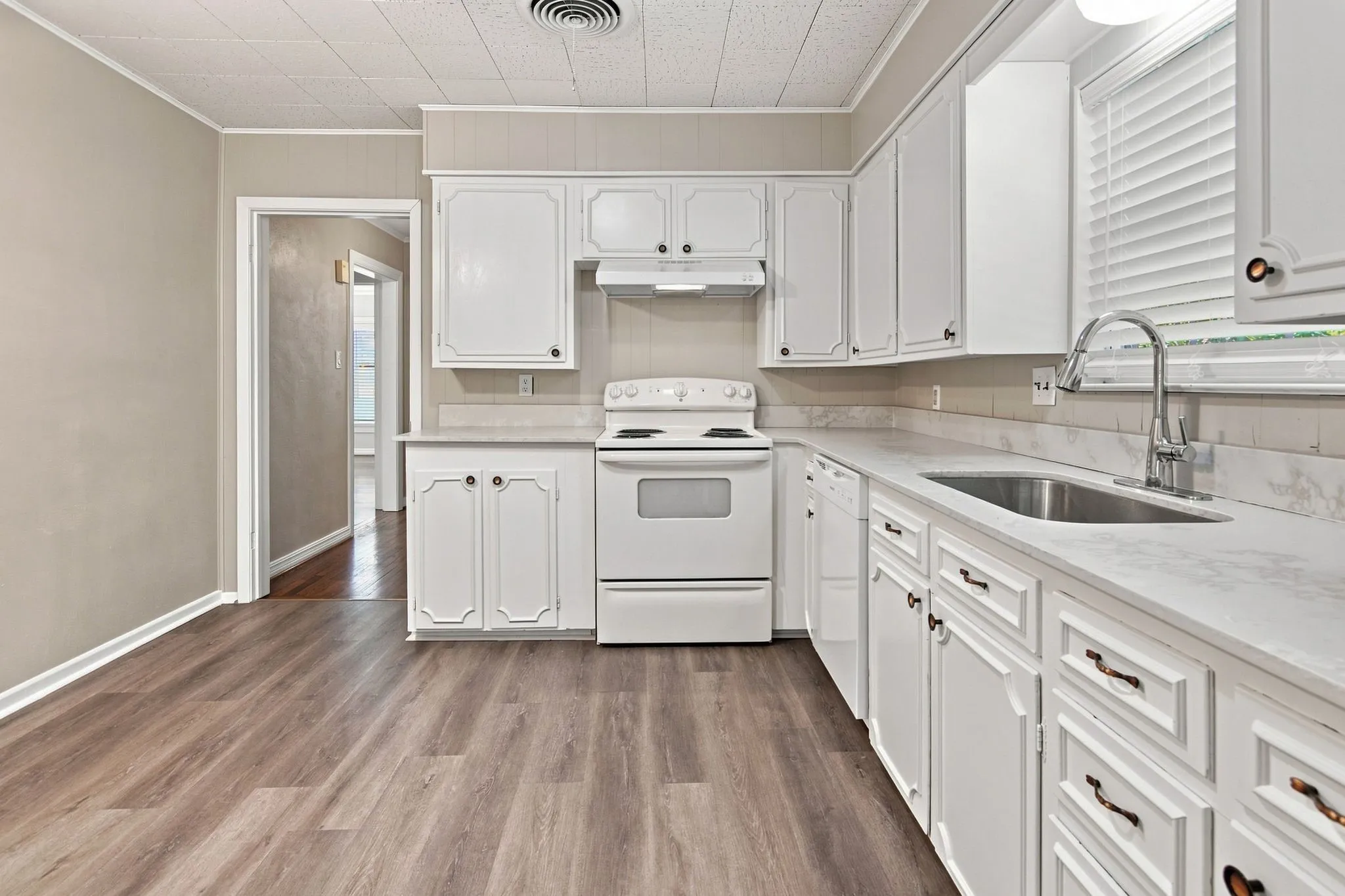 Single Family Residence For Rent in Tarrant County , 603 Merritt Street, River Oaks, Texas 76114, 2 Bedroom, 1 Bathroom, 1 Garage spaces, 1,167 Sqft, built in 1943, mls#21363312, Real Estate Agent in River Oaks, Homes For Rent in Tarrant county, Homes For Rent in River Oaks, Realtor in River Oaks Texas, Real Estate Brokerage Independent Realty Texas, Luminita Cordes Realtor