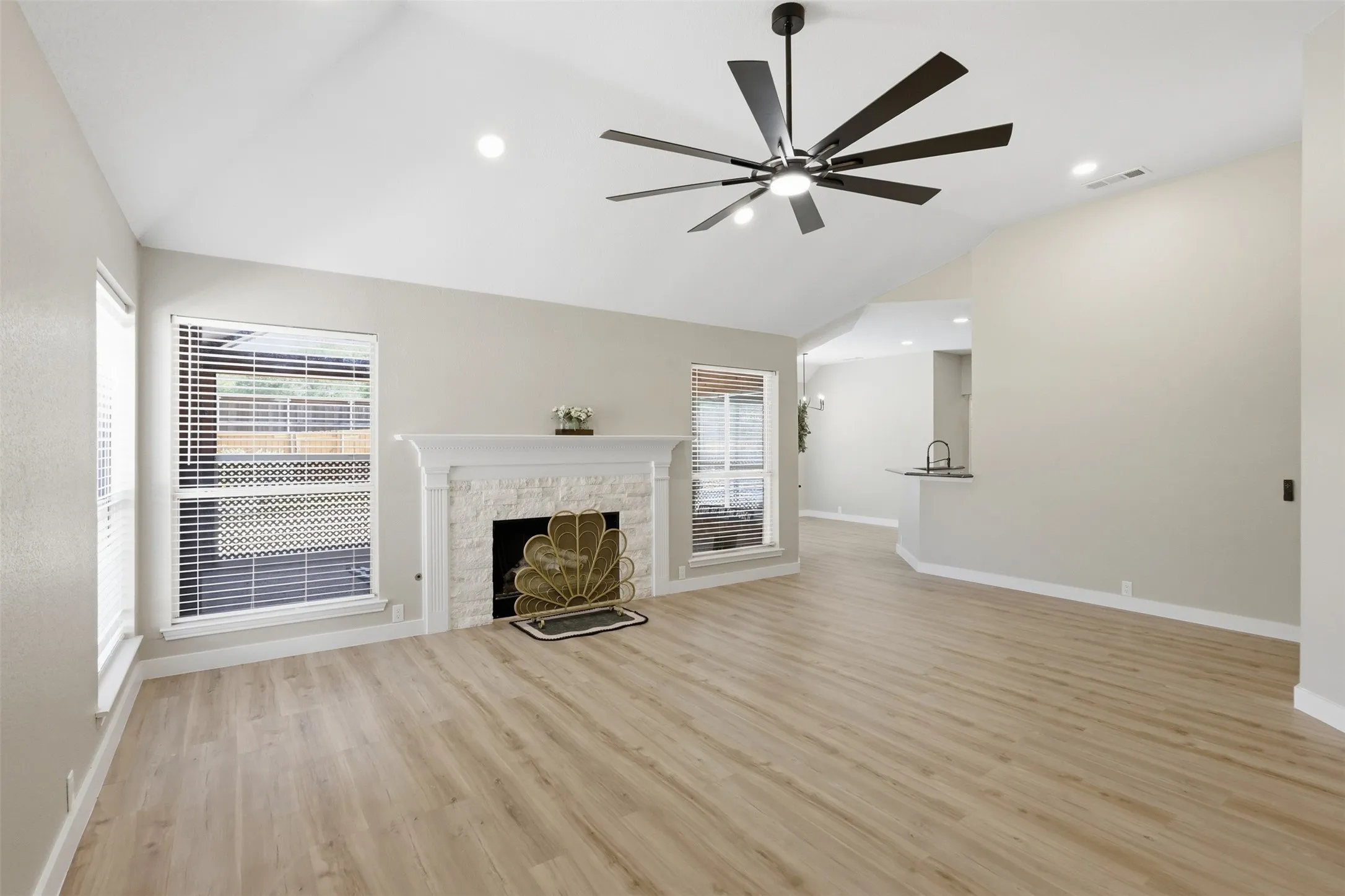 Single Family Residence For Sale in Rockwall County , 110 Julian Drive, Rockwall, Texas 75087, 4 Bedroom, 2 Bathroom, 2 Garage spaces, 2,296 Sqft, built in 1996, mls#21361806, Real Estate Agent in Rockwall, Homes For Sale in Rockwall county, Homes For Sale in Rockwall, Realtor in Rockwall Texas, Real Estate Brokerage Independent Realty Texas, Luminita Cordes Realtor