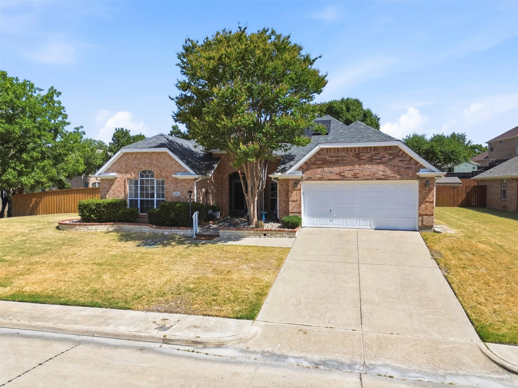 Single Family Residence For Sale in Rockwall County , 110 Julian Drive, Rockwall, Texas 75087, 4 Bedroom, 2 Bathroom, 2 Garage spaces, 2,296 Sqft, built in 1996, mls#21361806, Real Estate Agent in Rockwall, Homes For Sale in Rockwall county, Homes For Sale in Rockwall, Realtor in Rockwall Texas, Real Estate Brokerage Independent Realty Texas, Luminita Cordes Realtor