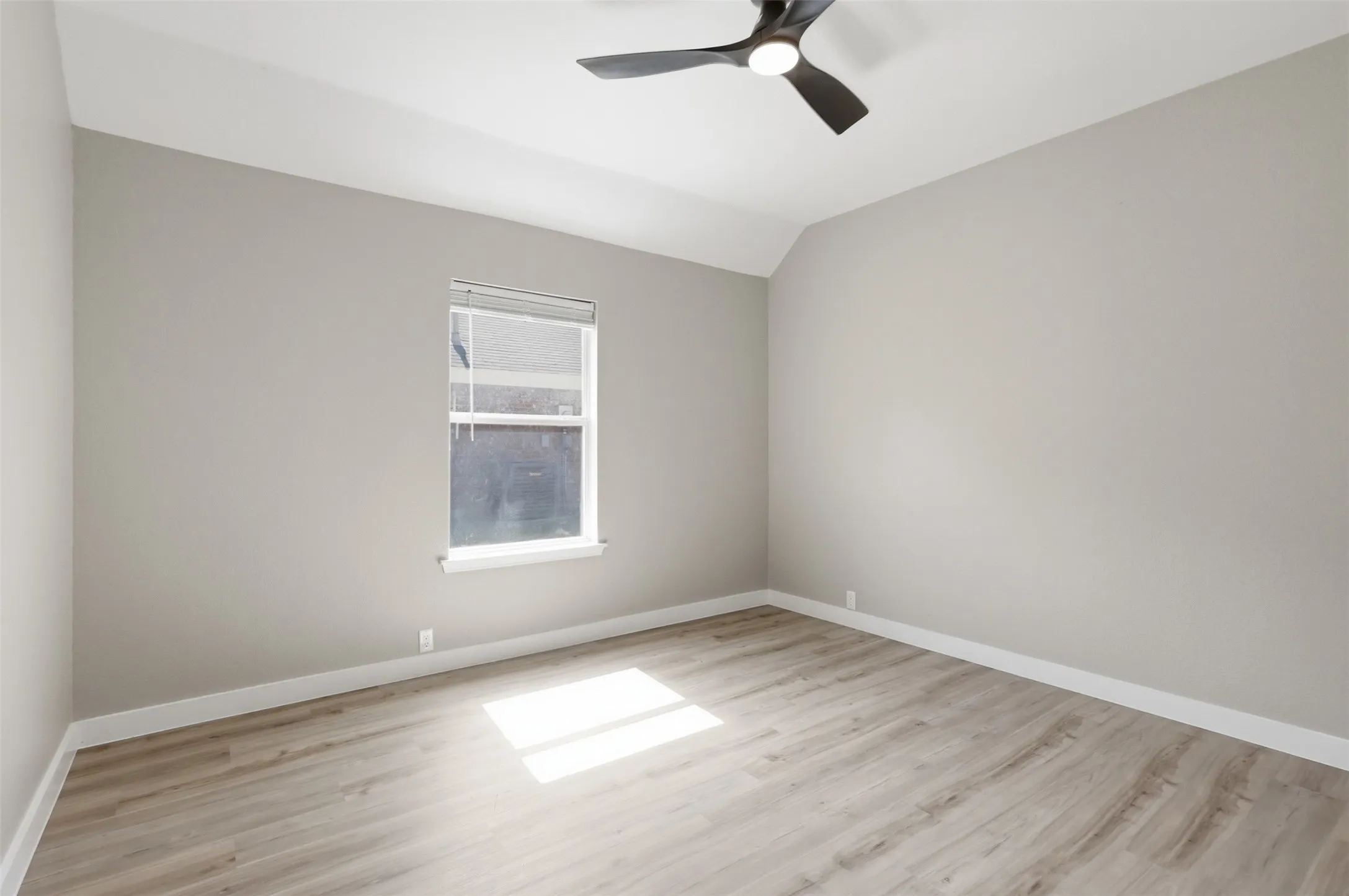Single Family Residence For Sale in Rockwall County , 110 Julian Drive, Rockwall, Texas 75087, 4 Bedroom, 2 Bathroom, 2 Garage spaces, 2,296 Sqft, built in 1996, mls#21361806, Real Estate Agent in Rockwall, Homes For Sale in Rockwall county, Homes For Sale in Rockwall, Realtor in Rockwall Texas, Real Estate Brokerage Independent Realty Texas, Luminita Cordes Realtor