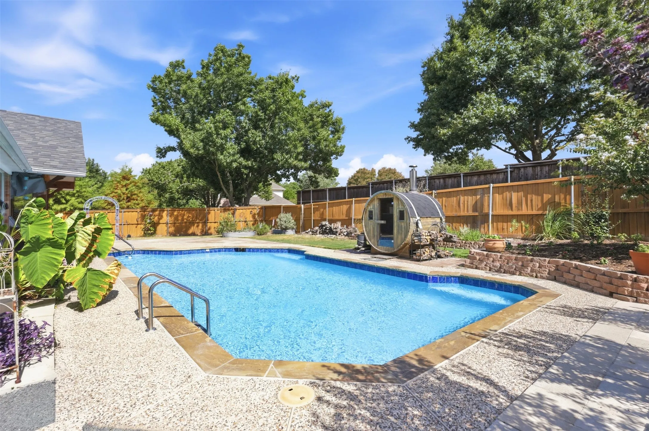 Single Family Residence For Sale in Rockwall County , 110 Julian Drive, Rockwall, Texas 75087, 4 Bedroom, 2 Bathroom, 2 Garage spaces, 2,296 Sqft, built in 1996, mls#21361806, Real Estate Agent in Rockwall, Homes For Sale in Rockwall county, Homes For Sale in Rockwall, Realtor in Rockwall Texas, Real Estate Brokerage Independent Realty Texas, Luminita Cordes Realtor