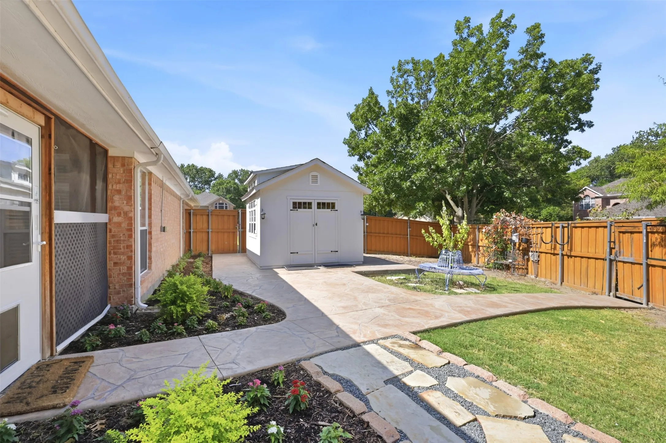 Single Family Residence For Sale in Rockwall County , 110 Julian Drive, Rockwall, Texas 75087, 4 Bedroom, 2 Bathroom, 2 Garage spaces, 2,296 Sqft, built in 1996, mls#21361806, Real Estate Agent in Rockwall, Homes For Sale in Rockwall county, Homes For Sale in Rockwall, Realtor in Rockwall Texas, Real Estate Brokerage Independent Realty Texas, Luminita Cordes Realtor