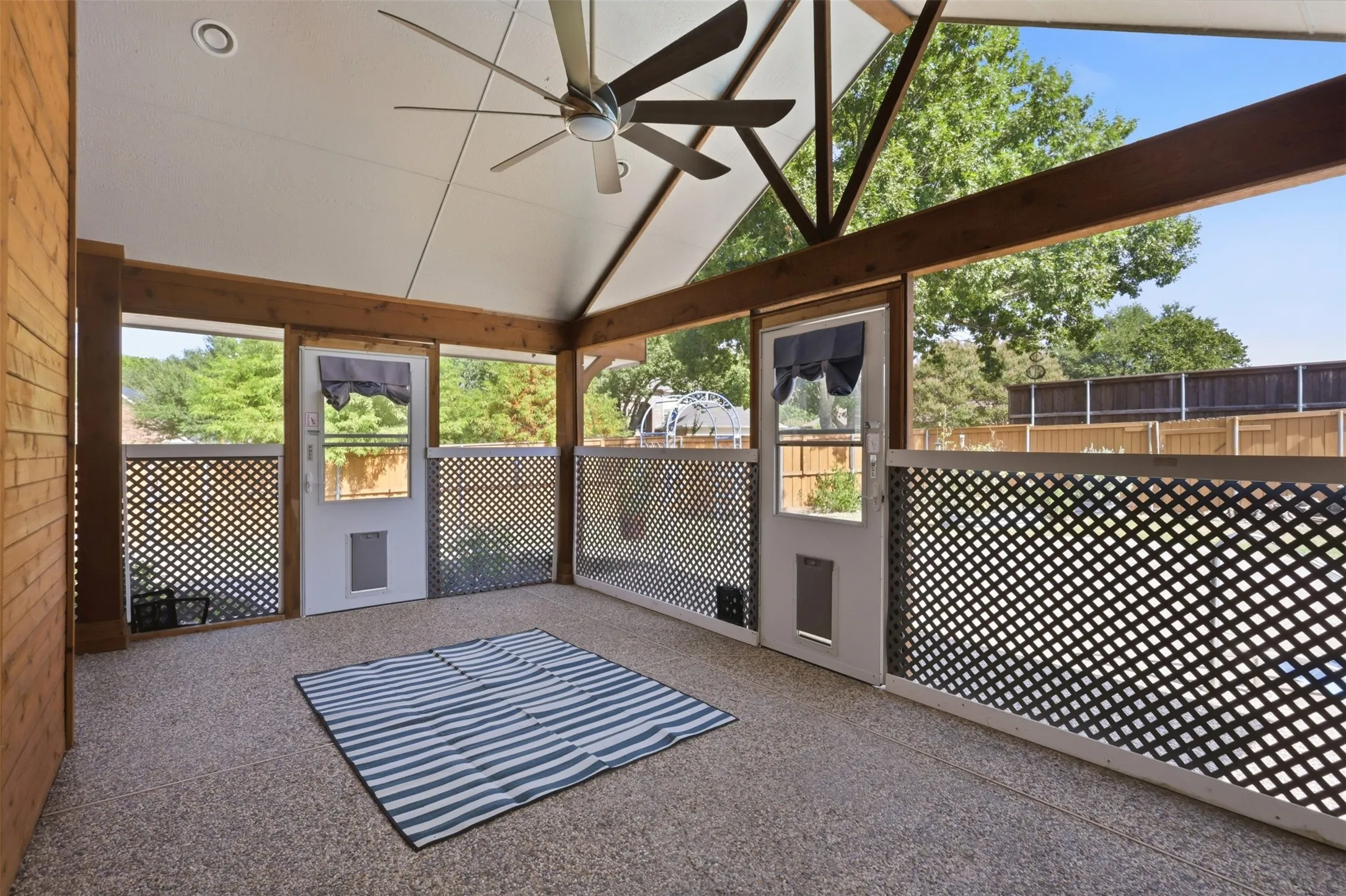 Single Family Residence For Sale in Rockwall County , 110 Julian Drive, Rockwall, Texas 75087, 4 Bedroom, 2 Bathroom, 2 Garage spaces, 2,296 Sqft, built in 1996, mls#21361806, Real Estate Agent in Rockwall, Homes For Sale in Rockwall county, Homes For Sale in Rockwall, Realtor in Rockwall Texas, Real Estate Brokerage Independent Realty Texas, Luminita Cordes Realtor
