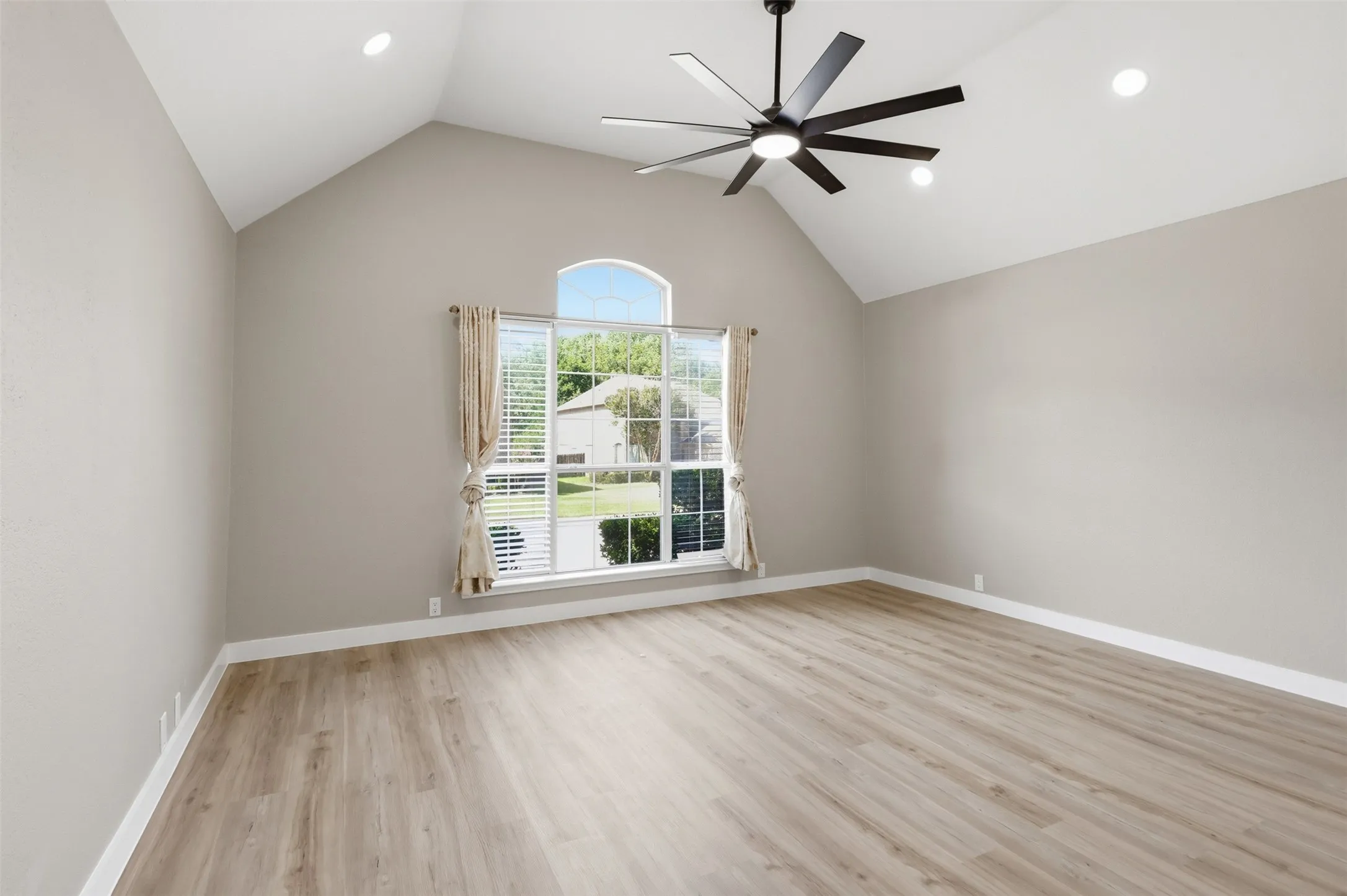 Single Family Residence For Sale in Rockwall County , 110 Julian Drive, Rockwall, Texas 75087, 4 Bedroom, 2 Bathroom, 2 Garage spaces, 2,296 Sqft, built in 1996, mls#21361806, Real Estate Agent in Rockwall, Homes For Sale in Rockwall county, Homes For Sale in Rockwall, Realtor in Rockwall Texas, Real Estate Brokerage Independent Realty Texas, Luminita Cordes Realtor