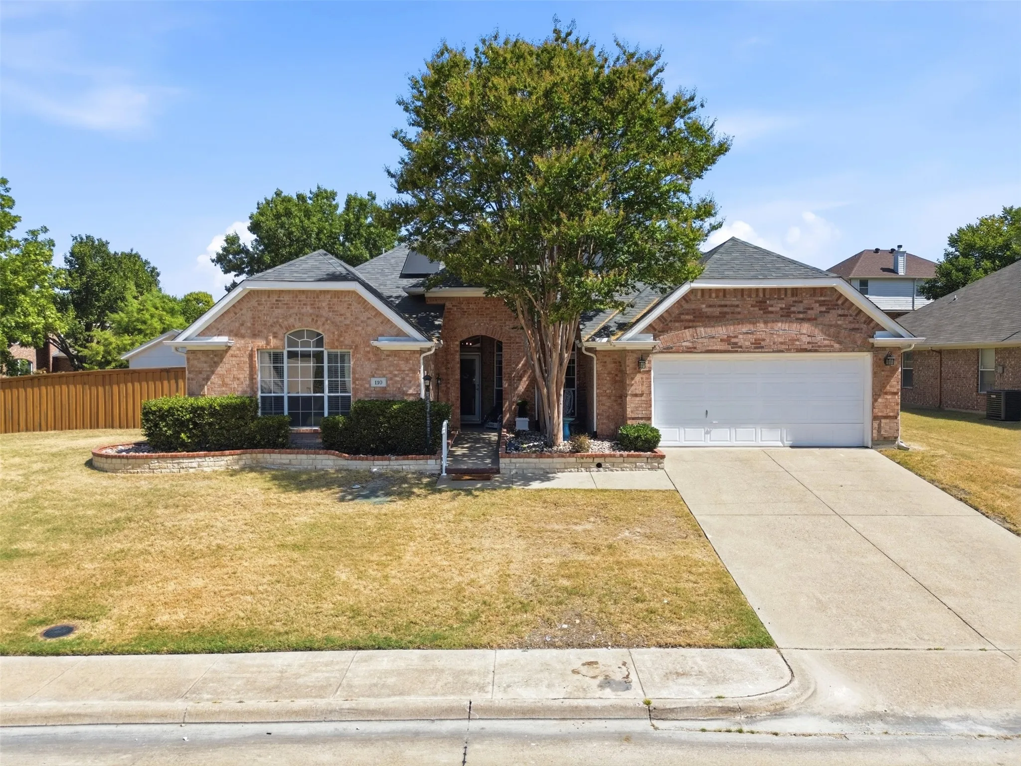 Single Family Residence For Sale in Rockwall County , 110 Julian Drive, Rockwall, Texas 75087, 4 Bedroom, 2 Bathroom, 2 Garage spaces, 2,296 Sqft, built in 1996, mls#21361806, Real Estate Agent in Rockwall, Homes For Sale in Rockwall county, Homes For Sale in Rockwall, Realtor in Rockwall Texas, Real Estate Brokerage Independent Realty Texas, Luminita Cordes Realtor