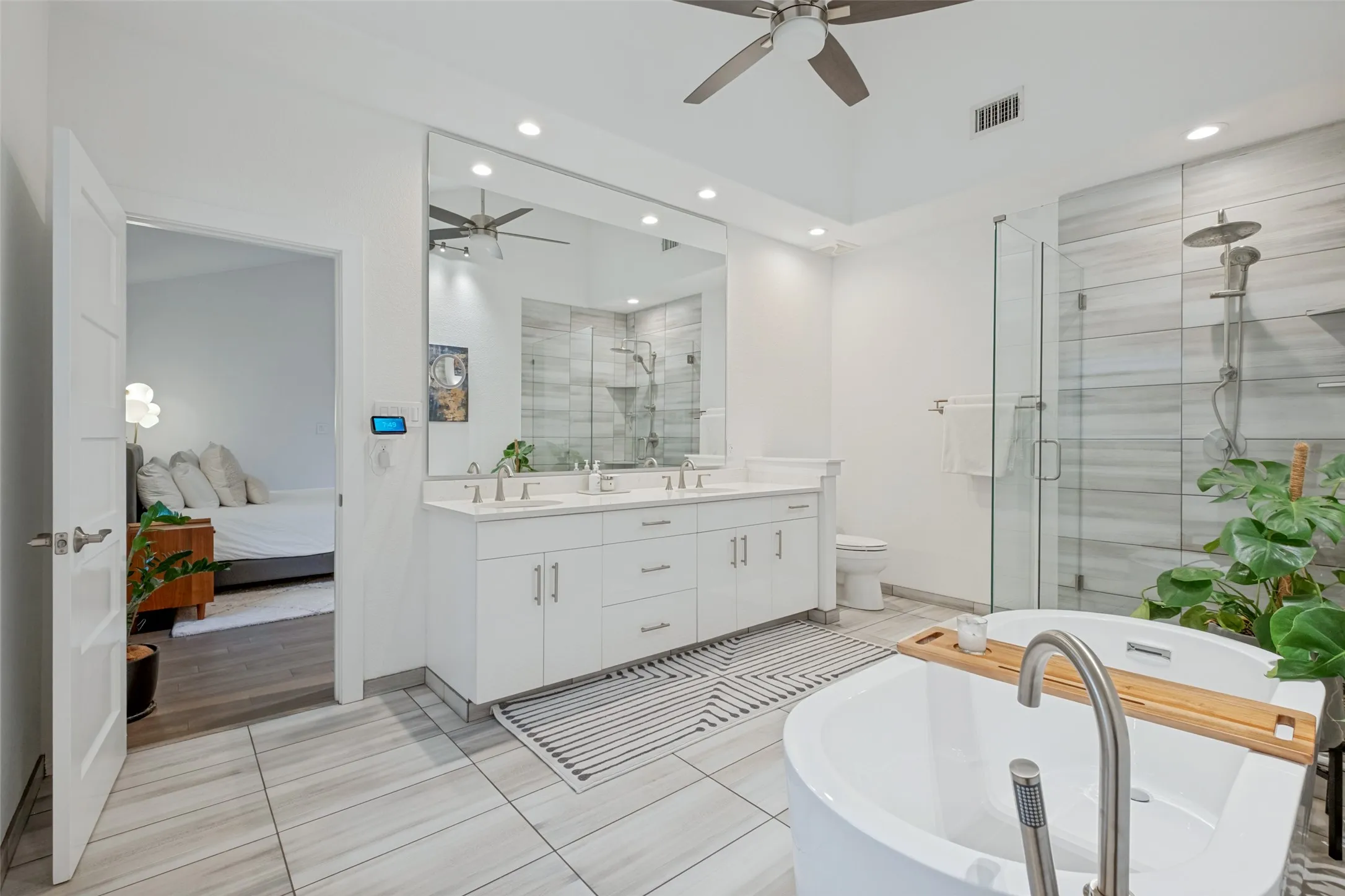 Single Family Residence For Sale in Dallas County , 8627 San Leandro Drive, Dallas, Texas 75218, 5 Bedroom, 5 Bathroom, 2 Garage spaces, 2,925 Sqft, built in 2019, mls#21340013, Real Estate Agent in Dallas, Homes For Sale in Dallas county, Homes For Sale in Dallas, Realtor in Dallas Texas, Real Estate Brokerage Independent Realty Texas, Luminita Cordes Realtor