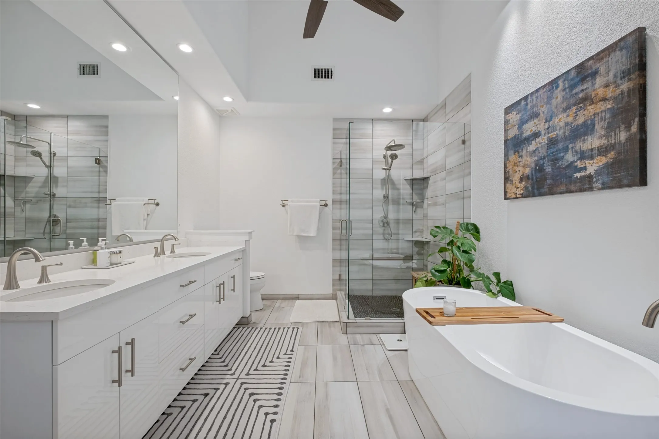 Single Family Residence For Sale in Dallas County , 8627 San Leandro Drive, Dallas, Texas 75218, 5 Bedroom, 5 Bathroom, 2 Garage spaces, 2,925 Sqft, built in 2019, mls#21340013, Real Estate Agent in Dallas, Homes For Sale in Dallas county, Homes For Sale in Dallas, Realtor in Dallas Texas, Real Estate Brokerage Independent Realty Texas, Luminita Cordes Realtor