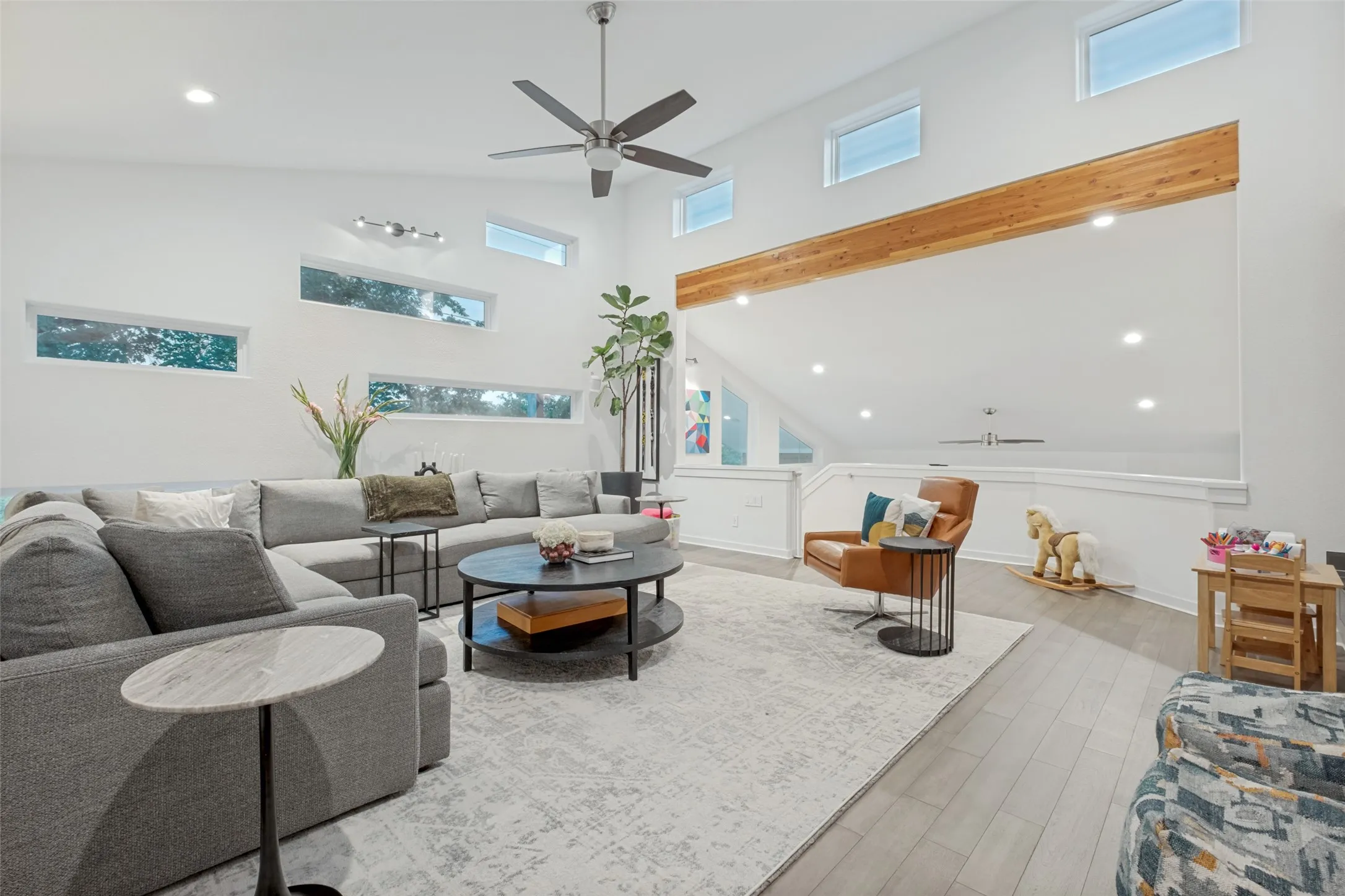 Single Family Residence For Sale in Dallas County , 8627 San Leandro Drive, Dallas, Texas 75218, 5 Bedroom, 5 Bathroom, 2 Garage spaces, 2,925 Sqft, built in 2019, mls#21340013, Real Estate Agent in Dallas, Homes For Sale in Dallas county, Homes For Sale in Dallas, Realtor in Dallas Texas, Real Estate Brokerage Independent Realty Texas, Luminita Cordes Realtor