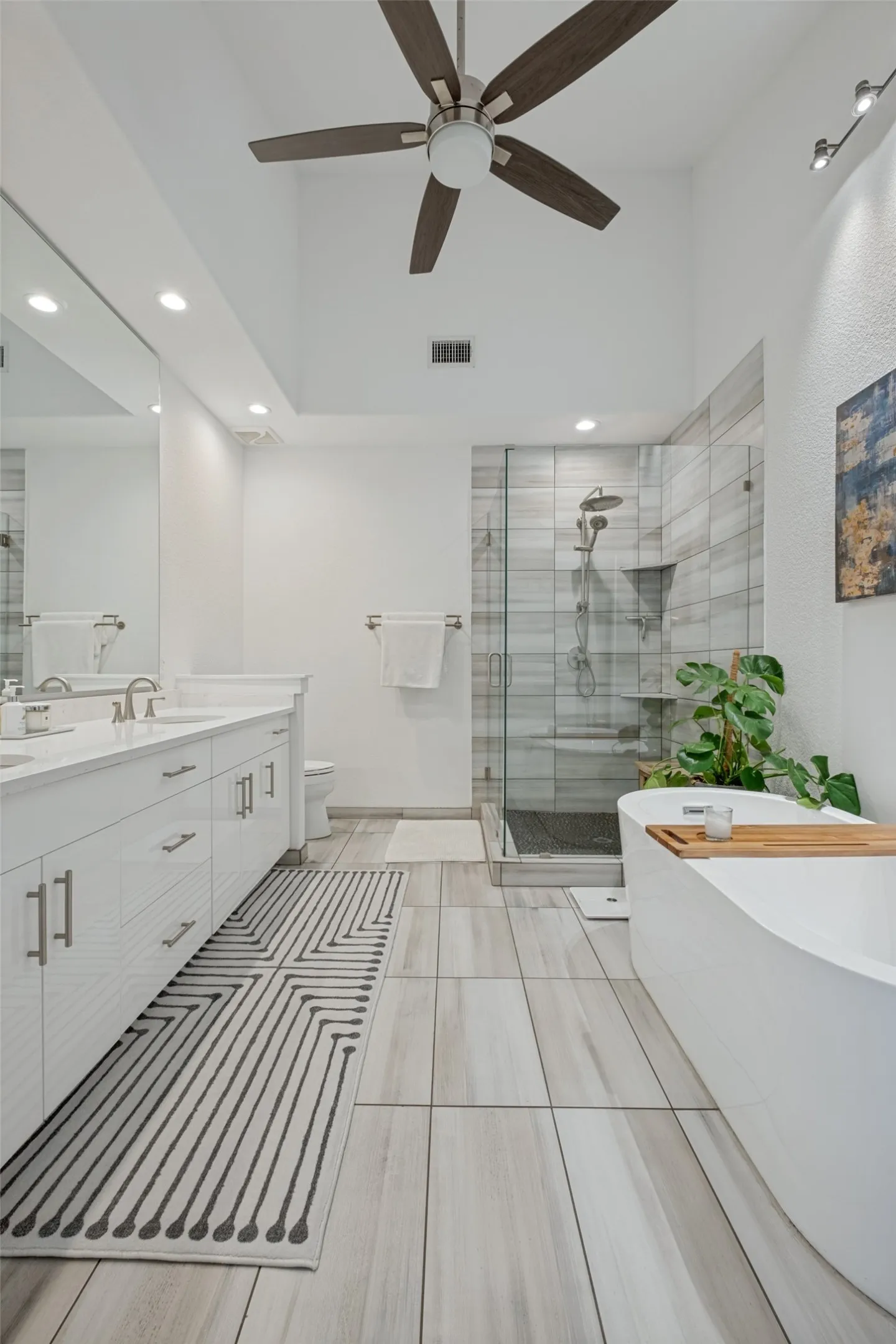 Single Family Residence For Sale in Dallas County , 8627 San Leandro Drive, Dallas, Texas 75218, 5 Bedroom, 5 Bathroom, 2 Garage spaces, 2,925 Sqft, built in 2019, mls#21340013, Real Estate Agent in Dallas, Homes For Sale in Dallas county, Homes For Sale in Dallas, Realtor in Dallas Texas, Real Estate Brokerage Independent Realty Texas, Luminita Cordes Realtor
