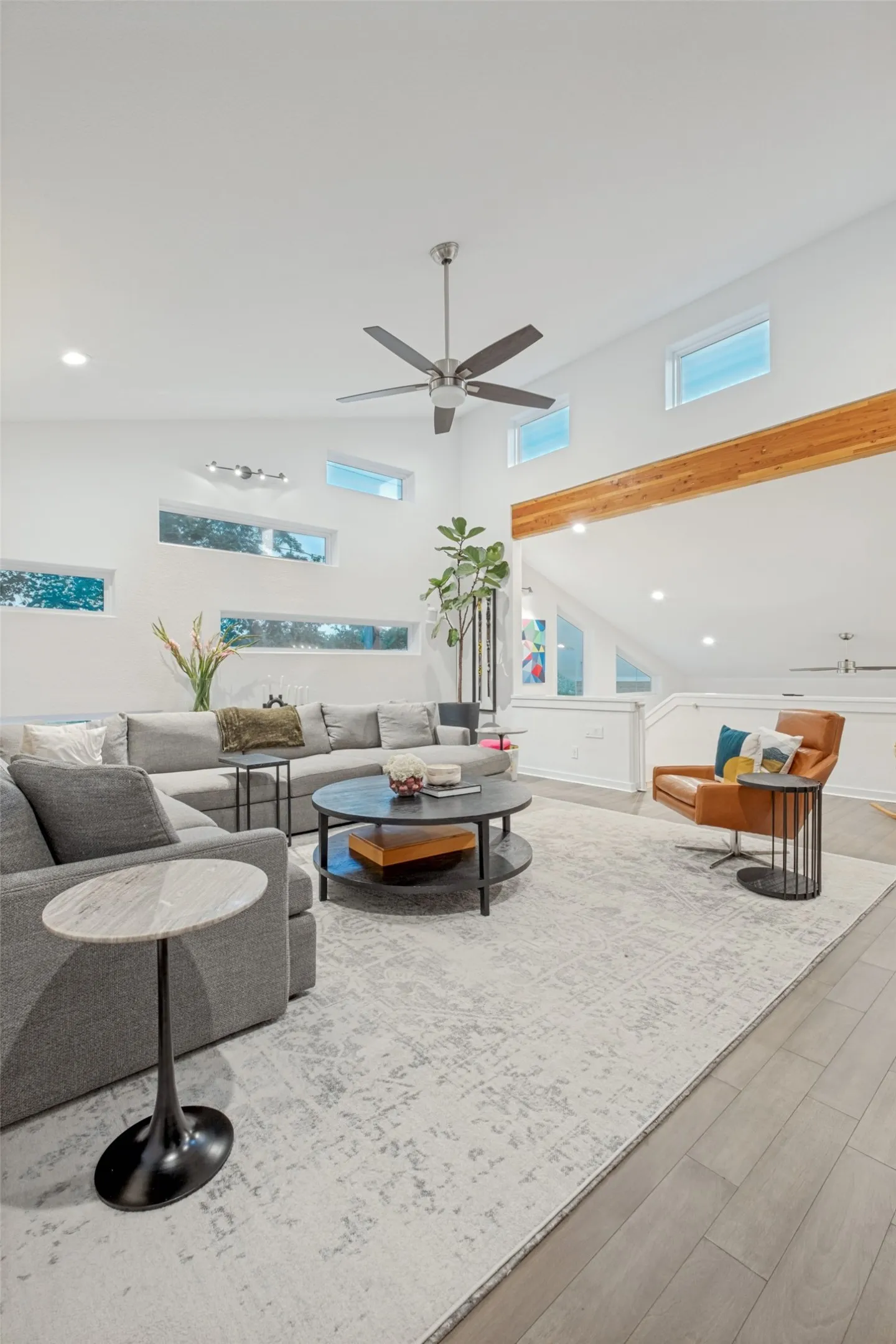 Single Family Residence For Sale in Dallas County , 8627 San Leandro Drive, Dallas, Texas 75218, 5 Bedroom, 5 Bathroom, 2 Garage spaces, 2,925 Sqft, built in 2019, mls#21340013, Real Estate Agent in Dallas, Homes For Sale in Dallas county, Homes For Sale in Dallas, Realtor in Dallas Texas, Real Estate Brokerage Independent Realty Texas, Luminita Cordes Realtor