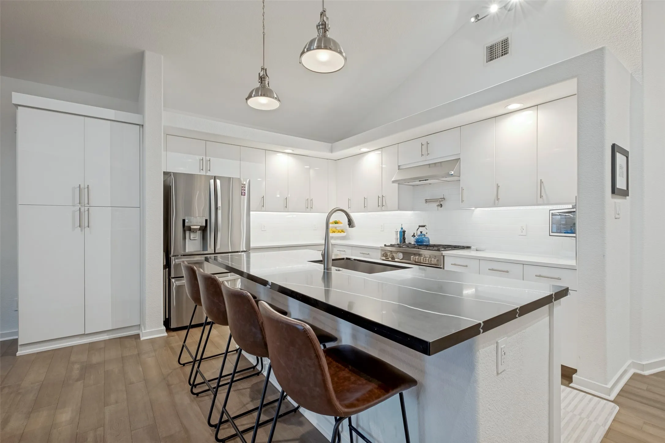Single Family Residence For Sale in Dallas County , 8627 San Leandro Drive, Dallas, Texas 75218, 5 Bedroom, 5 Bathroom, 2 Garage spaces, 2,925 Sqft, built in 2019, mls#21340013, Real Estate Agent in Dallas, Homes For Sale in Dallas county, Homes For Sale in Dallas, Realtor in Dallas Texas, Real Estate Brokerage Independent Realty Texas, Luminita Cordes Realtor