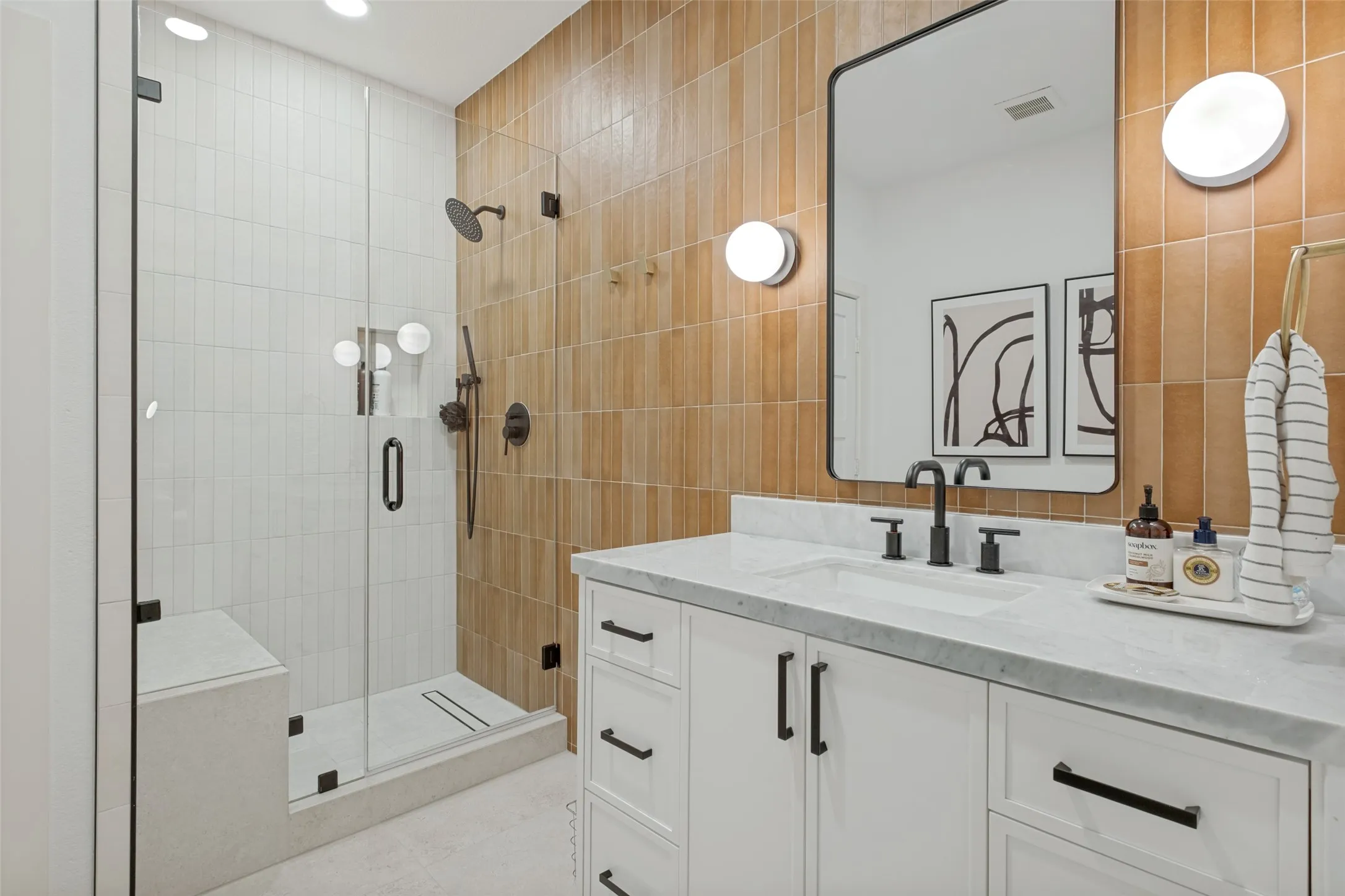 Single Family Residence For Sale in Dallas County , 8627 San Leandro Drive, Dallas, Texas 75218, 5 Bedroom, 5 Bathroom, 2 Garage spaces, 2,925 Sqft, built in 2019, mls#21340013, Real Estate Agent in Dallas, Homes For Sale in Dallas county, Homes For Sale in Dallas, Realtor in Dallas Texas, Real Estate Brokerage Independent Realty Texas, Luminita Cordes Realtor