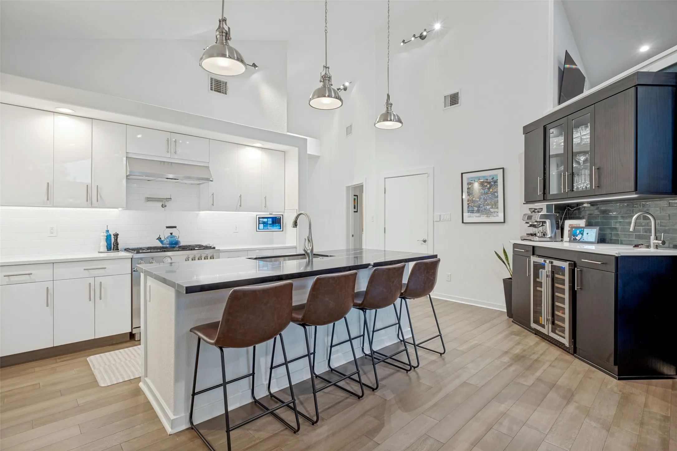 Single Family Residence For Sale in Dallas County , 8627 San Leandro Drive, Dallas, Texas 75218, 5 Bedroom, 5 Bathroom, 2 Garage spaces, 2,925 Sqft, built in 2019, mls#21340013, Real Estate Agent in Dallas, Homes For Sale in Dallas county, Homes For Sale in Dallas, Realtor in Dallas Texas, Real Estate Brokerage Independent Realty Texas, Luminita Cordes Realtor
