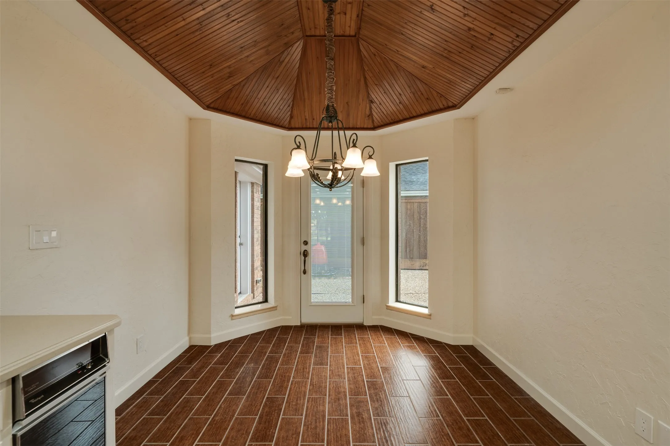 Single Family Residence For Sale in Wichita County , 2614 San Simeon Drive, Wichita Falls, Texas 76308, 4 Bedroom, 3 Bathroom, 2 Garage spaces, 4,004 Sqft, built in 1983, mls#21362629, Real Estate Agent in Wichita Falls, Homes For Sale in Wichita county, Homes For Sale in Wichita Falls, Realtor in Wichita Falls Texas, Real Estate Brokerage Independent Realty Texas, Luminita Cordes Realtor