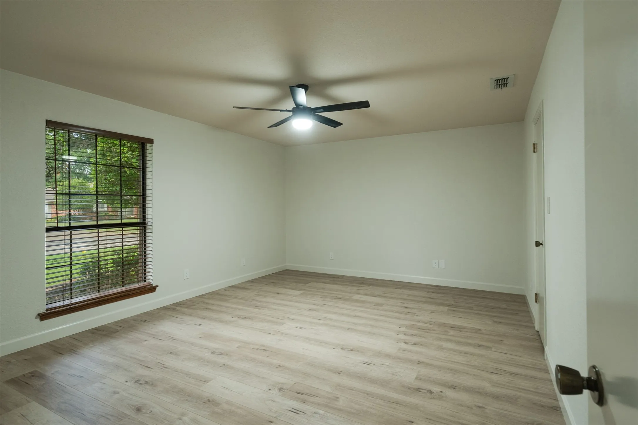 Single Family Residence For Sale in Wichita County , 2614 San Simeon Drive, Wichita Falls, Texas 76308, 4 Bedroom, 3 Bathroom, 2 Garage spaces, 4,004 Sqft, built in 1983, mls#21362629, Real Estate Agent in Wichita Falls, Homes For Sale in Wichita county, Homes For Sale in Wichita Falls, Realtor in Wichita Falls Texas, Real Estate Brokerage Independent Realty Texas, Luminita Cordes Realtor