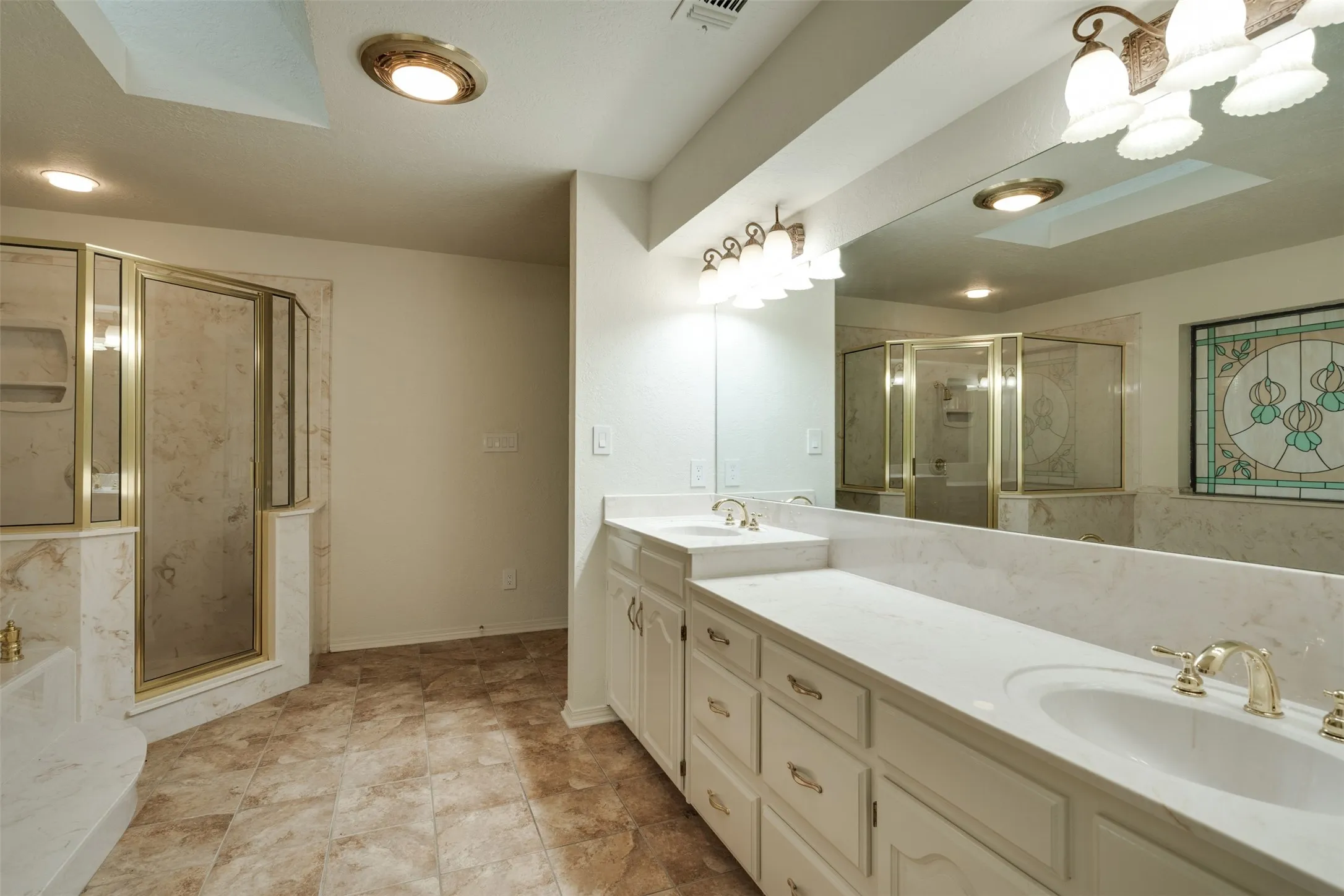Single Family Residence For Sale in Wichita County , 2614 San Simeon Drive, Wichita Falls, Texas 76308, 4 Bedroom, 3 Bathroom, 2 Garage spaces, 4,004 Sqft, built in 1983, mls#21362629, Real Estate Agent in Wichita Falls, Homes For Sale in Wichita county, Homes For Sale in Wichita Falls, Realtor in Wichita Falls Texas, Real Estate Brokerage Independent Realty Texas, Luminita Cordes Realtor