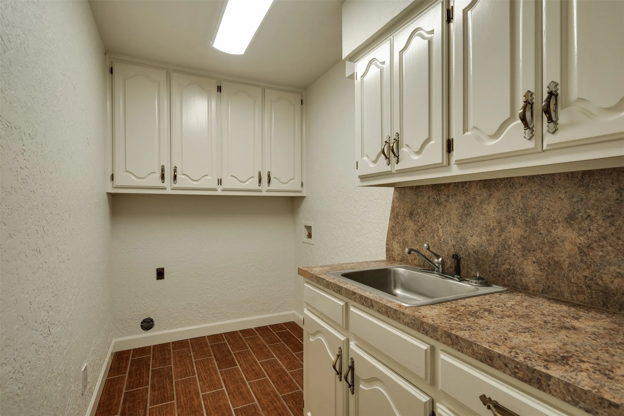 Single Family Residence For Sale in Wichita County , 2614 San Simeon Drive, Wichita Falls, Texas 76308, 4 Bedroom, 3 Bathroom, 2 Garage spaces, 4,004 Sqft, built in 1983, mls#21362629, Real Estate Agent in Wichita Falls, Homes For Sale in Wichita county, Homes For Sale in Wichita Falls, Realtor in Wichita Falls Texas, Real Estate Brokerage Independent Realty Texas, Luminita Cordes Realtor