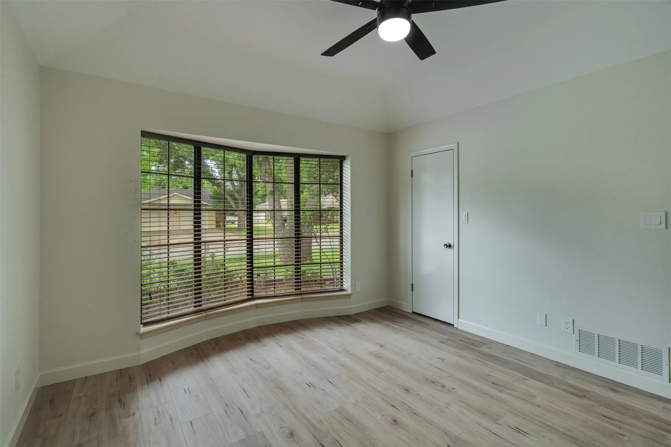 Single Family Residence For Sale in Wichita County , 2614 San Simeon Drive, Wichita Falls, Texas 76308, 4 Bedroom, 3 Bathroom, 2 Garage spaces, 4,004 Sqft, built in 1983, mls#21362629, Real Estate Agent in Wichita Falls, Homes For Sale in Wichita county, Homes For Sale in Wichita Falls, Realtor in Wichita Falls Texas, Real Estate Brokerage Independent Realty Texas, Luminita Cordes Realtor