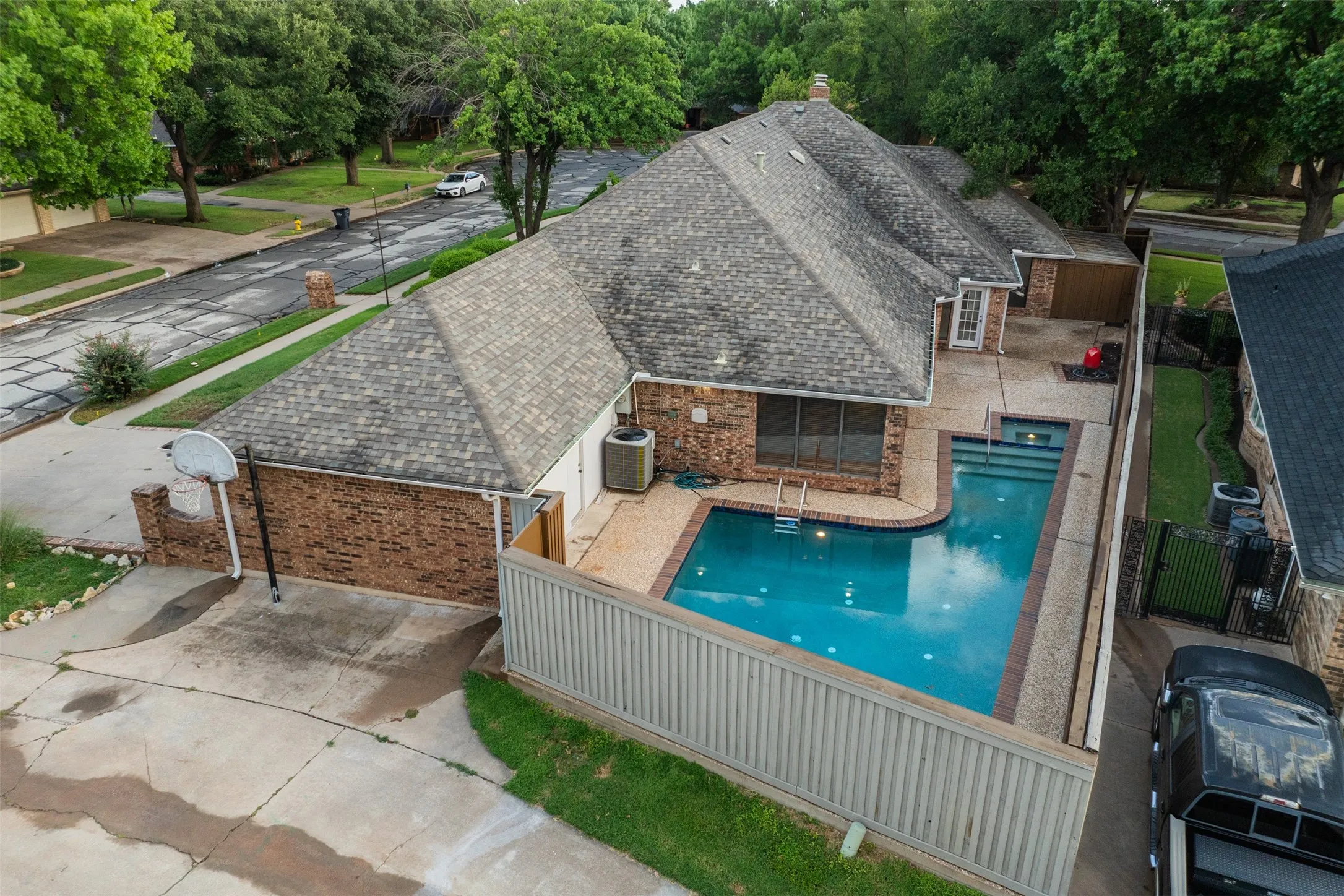 Single Family Residence For Sale in Wichita County , 2614 San Simeon Drive, Wichita Falls, Texas 76308, 4 Bedroom, 3 Bathroom, 2 Garage spaces, 4,004 Sqft, built in 1983, mls#21362629, Real Estate Agent in Wichita Falls, Homes For Sale in Wichita county, Homes For Sale in Wichita Falls, Realtor in Wichita Falls Texas, Real Estate Brokerage Independent Realty Texas, Luminita Cordes Realtor