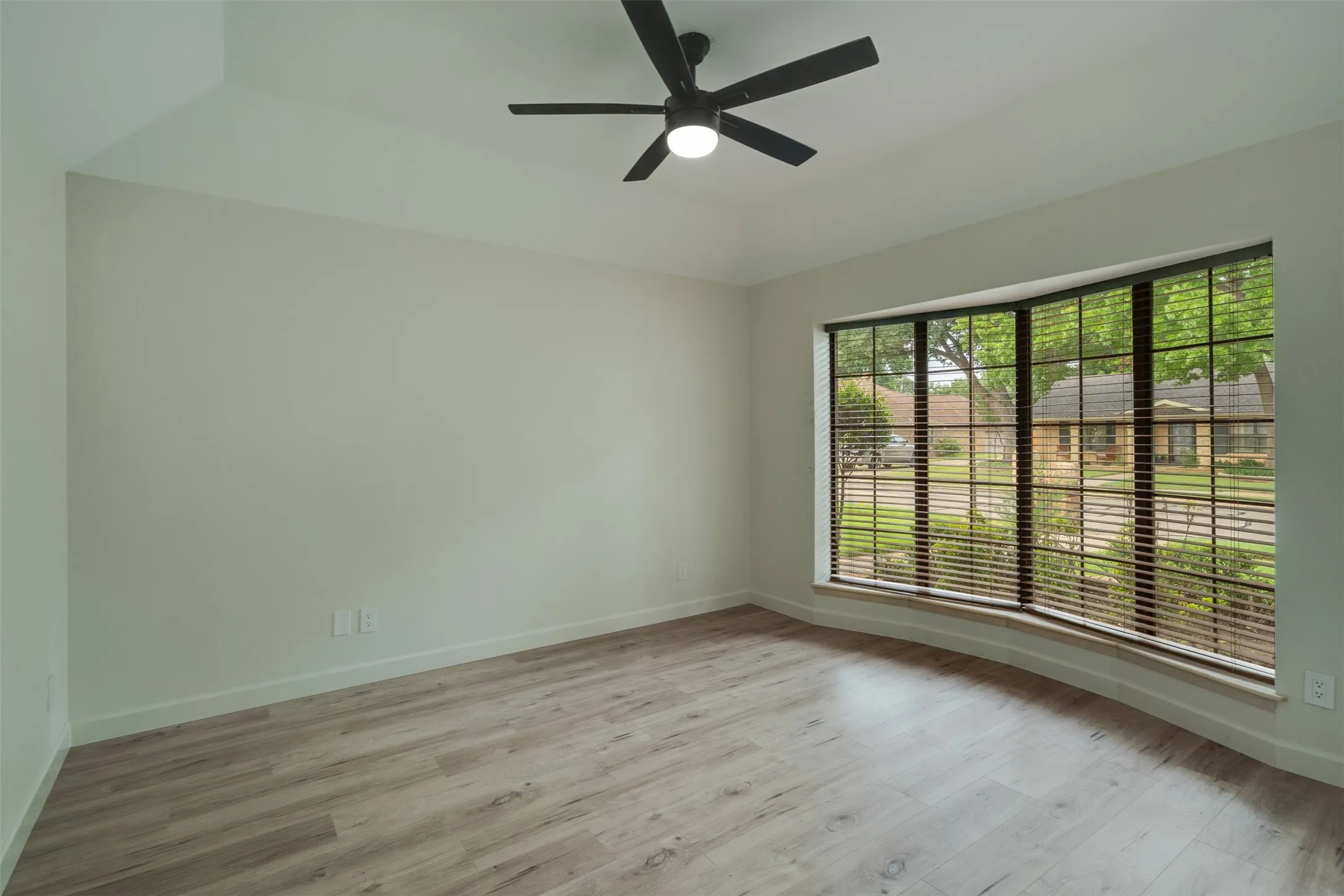 Single Family Residence For Sale in Wichita County , 2614 San Simeon Drive, Wichita Falls, Texas 76308, 4 Bedroom, 3 Bathroom, 2 Garage spaces, 4,004 Sqft, built in 1983, mls#21362629, Real Estate Agent in Wichita Falls, Homes For Sale in Wichita county, Homes For Sale in Wichita Falls, Realtor in Wichita Falls Texas, Real Estate Brokerage Independent Realty Texas, Luminita Cordes Realtor