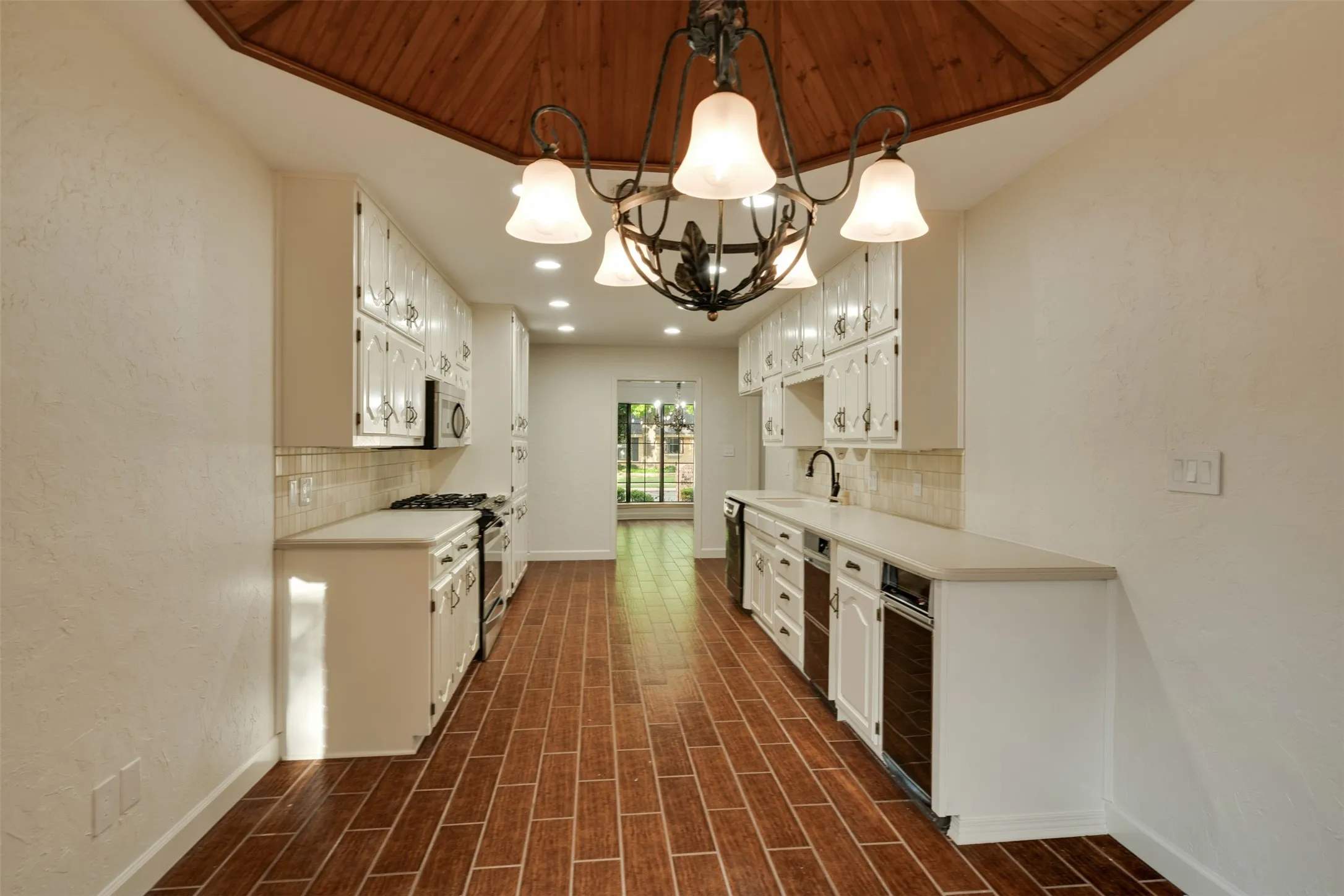 Single Family Residence For Sale in Wichita County , 2614 San Simeon Drive, Wichita Falls, Texas 76308, 4 Bedroom, 3 Bathroom, 2 Garage spaces, 4,004 Sqft, built in 1983, mls#21362629, Real Estate Agent in Wichita Falls, Homes For Sale in Wichita county, Homes For Sale in Wichita Falls, Realtor in Wichita Falls Texas, Real Estate Brokerage Independent Realty Texas, Luminita Cordes Realtor