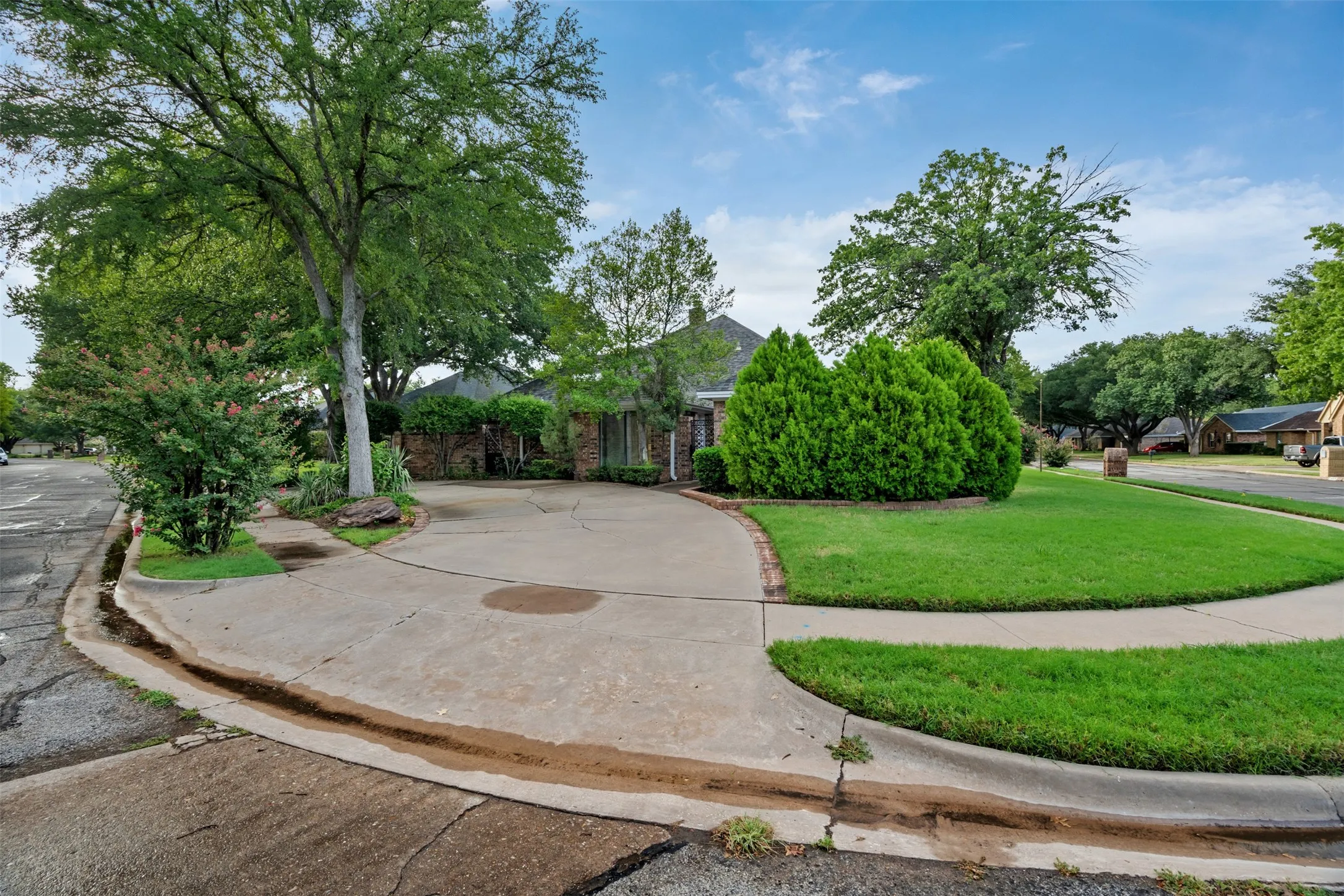 Single Family Residence For Sale in Wichita County , 2614 San Simeon Drive, Wichita Falls, Texas 76308, 4 Bedroom, 3 Bathroom, 2 Garage spaces, 4,004 Sqft, built in 1983, mls#21362629, Real Estate Agent in Wichita Falls, Homes For Sale in Wichita county, Homes For Sale in Wichita Falls, Realtor in Wichita Falls Texas, Real Estate Brokerage Independent Realty Texas, Luminita Cordes Realtor