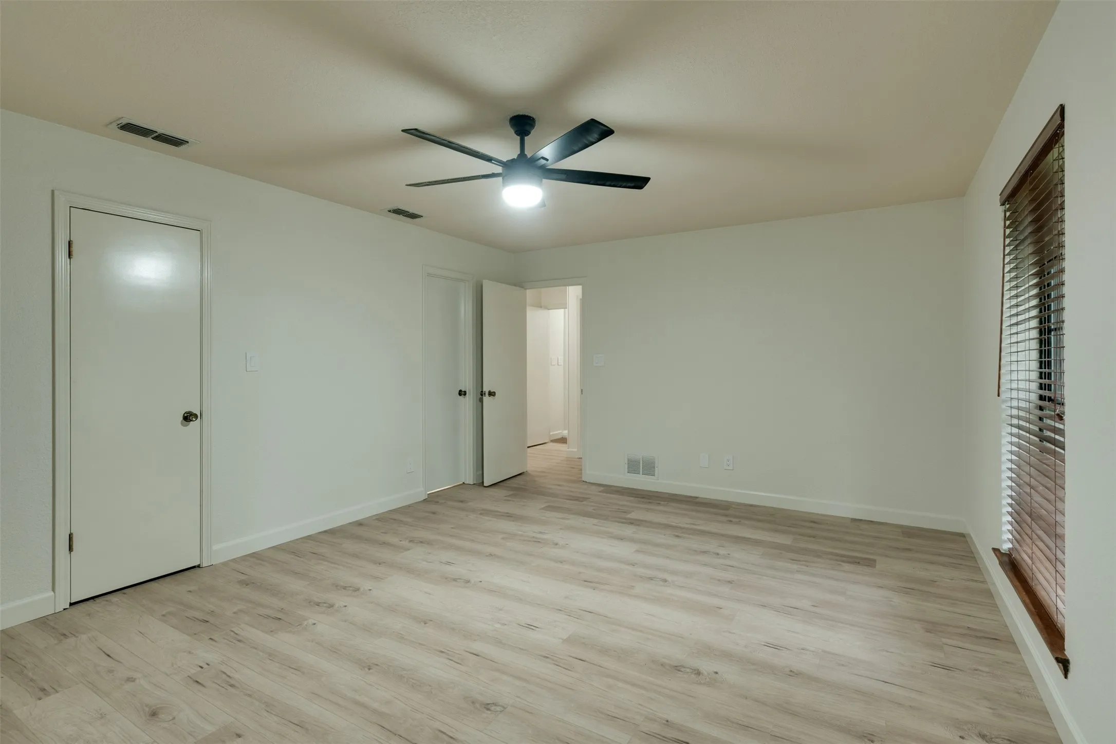 Single Family Residence For Sale in Wichita County , 2614 San Simeon Drive, Wichita Falls, Texas 76308, 4 Bedroom, 3 Bathroom, 2 Garage spaces, 4,004 Sqft, built in 1983, mls#21362629, Real Estate Agent in Wichita Falls, Homes For Sale in Wichita county, Homes For Sale in Wichita Falls, Realtor in Wichita Falls Texas, Real Estate Brokerage Independent Realty Texas, Luminita Cordes Realtor