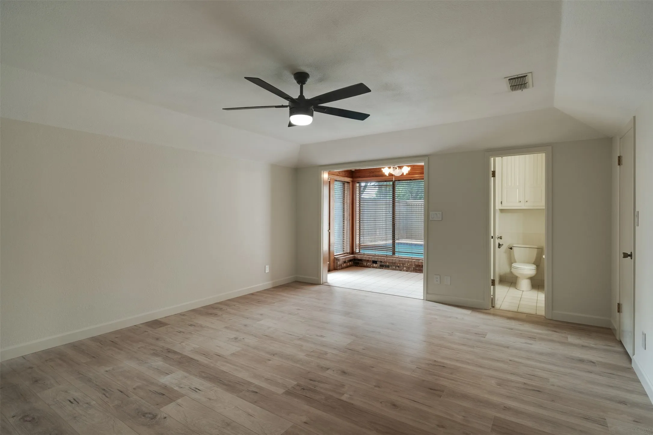 Single Family Residence For Sale in Wichita County , 2614 San Simeon Drive, Wichita Falls, Texas 76308, 4 Bedroom, 3 Bathroom, 2 Garage spaces, 4,004 Sqft, built in 1983, mls#21362629, Real Estate Agent in Wichita Falls, Homes For Sale in Wichita county, Homes For Sale in Wichita Falls, Realtor in Wichita Falls Texas, Real Estate Brokerage Independent Realty Texas, Luminita Cordes Realtor