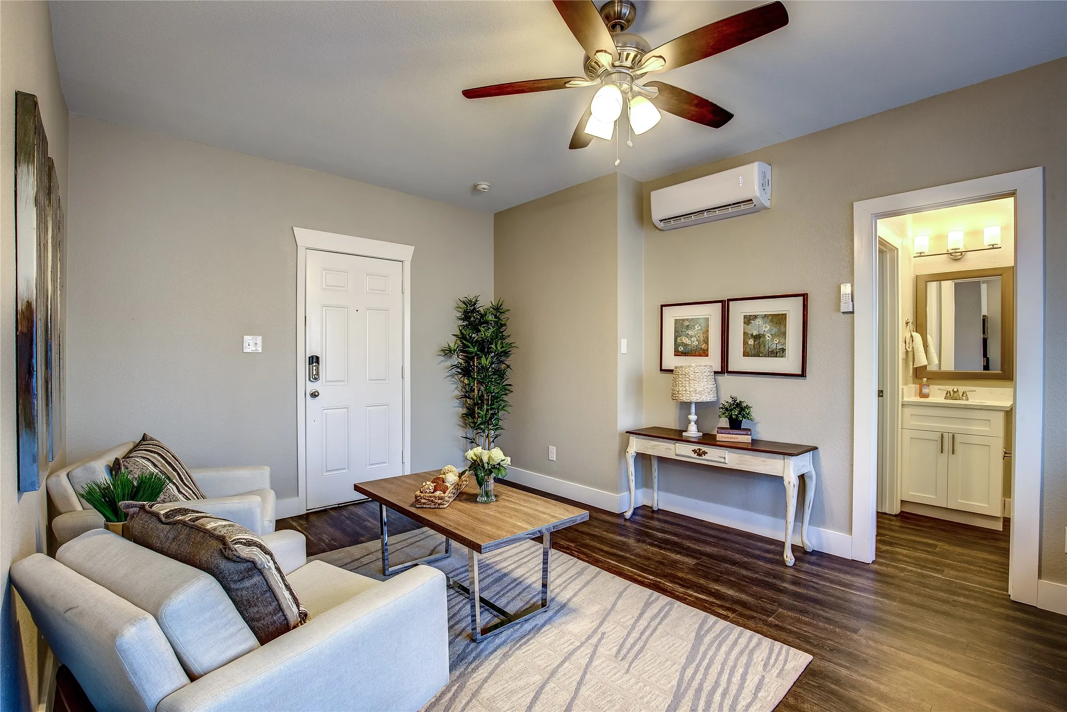 Apartment For Rent in Dallas County , 615 N Marsalis Avenue 3, Dallas, Texas 75203, 1 Bedroom, 1 Bathroom, Garage spaces, 420 Sqft, built in 1926, mls#21363321, Real Estate Agent in Dallas, Homes For Rent in Dallas county, Homes For Rent in Dallas, Realtor in Dallas Texas, Real Estate Brokerage Independent Realty Texas, Luminita Cordes Realtor