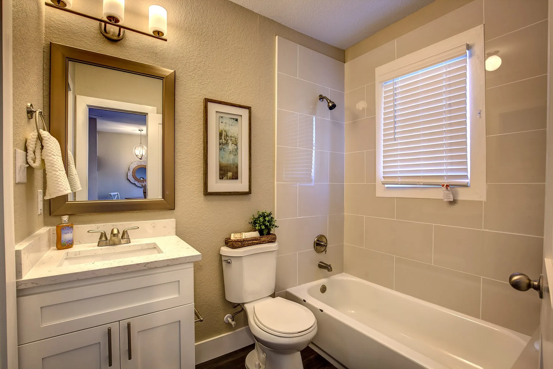 Apartment For Rent in Dallas County , 615 N Marsalis Avenue 3, Dallas, Texas 75203, 1 Bedroom, 1 Bathroom, Garage spaces, 420 Sqft, built in 1926, mls#21363321, Real Estate Agent in Dallas, Homes For Rent in Dallas county, Homes For Rent in Dallas, Realtor in Dallas Texas, Real Estate Brokerage Independent Realty Texas, Luminita Cordes Realtor