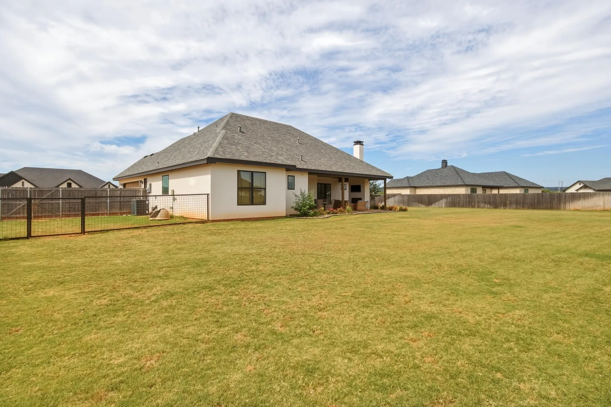 Single Family Residence For Sale in Taylor County , 186 Gainesway Drive, Abilene, Texas 79606, 4 Bedroom, 3 Bathroom, 2 Garage spaces, 2,473 Sqft, built in 2022, mls#21363112, Real Estate Agent in Abilene, Homes For Sale in Taylor county, Homes For Sale in Abilene, Realtor in Abilene Texas, Real Estate Brokerage Independent Realty Texas, Luminita Cordes Realtor